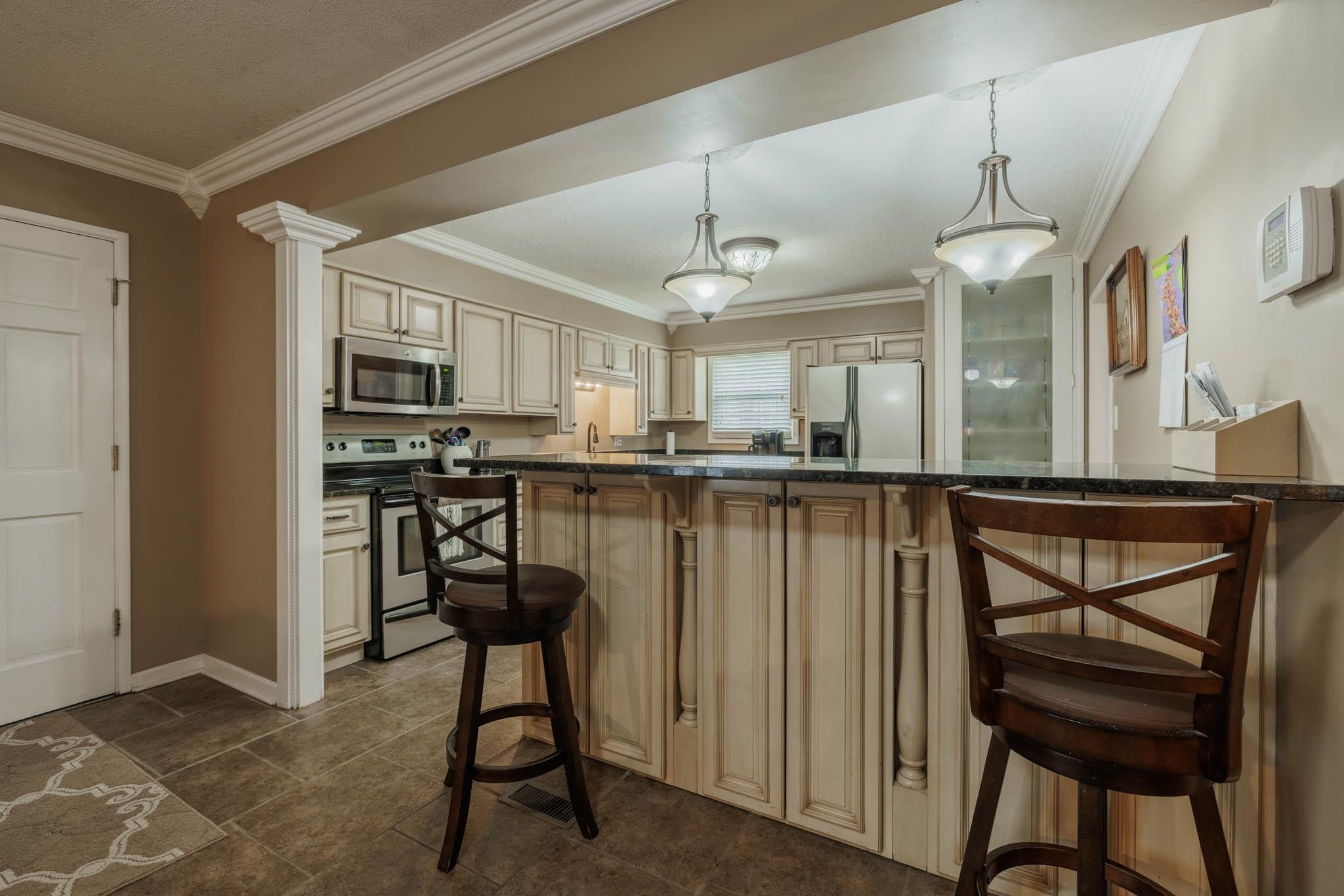 2201 Middleground Drive North, Owensboro, Kentucky 42301, 4 Bedrooms Bedrooms, ,2 BathroomsBathrooms,Single Family Residence,For Sale,Middleground Drive North,89601