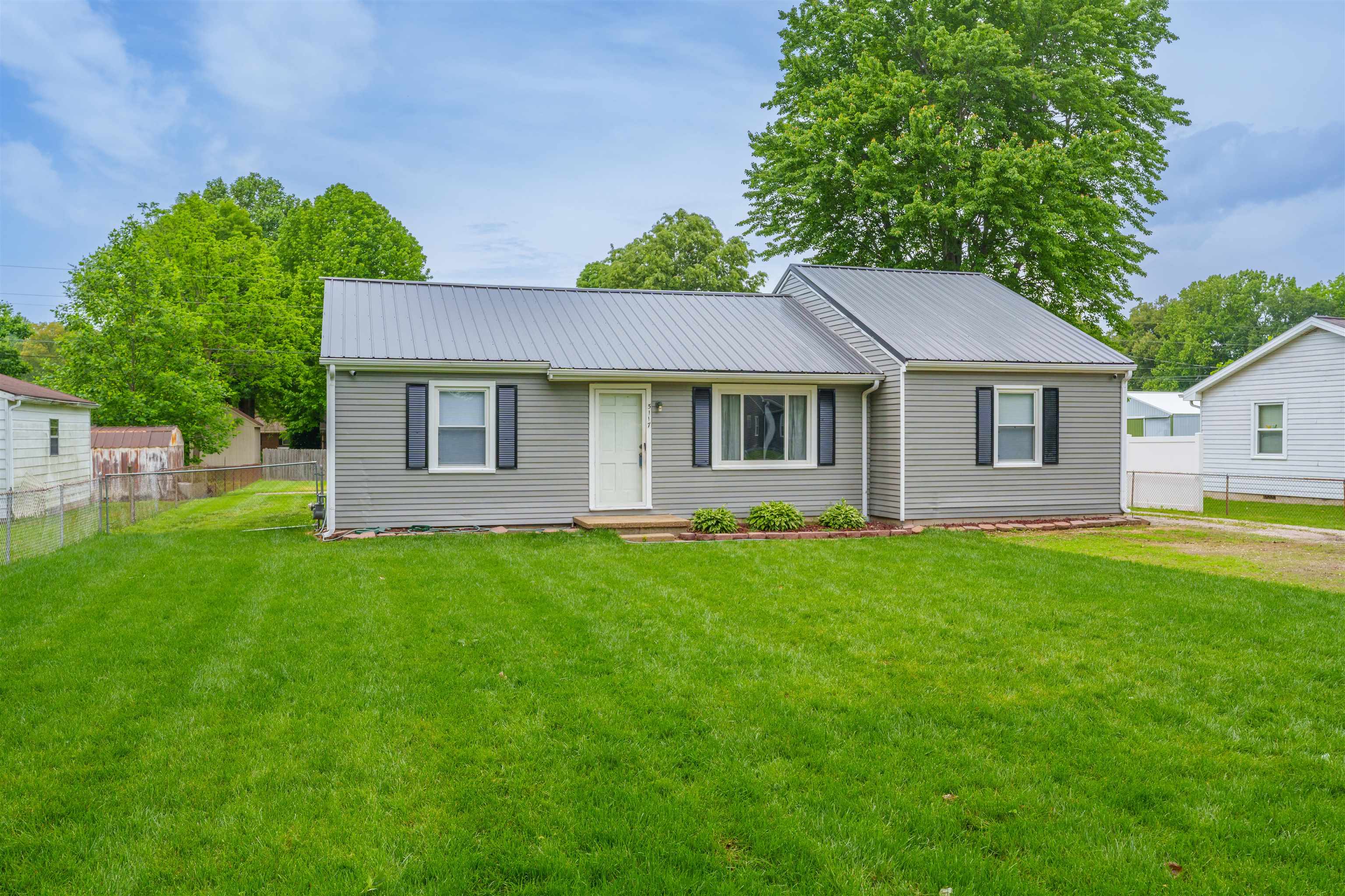 5117 Grandview Drive, Owensboro, Kentucky 42303, 3 Bedrooms Bedrooms, ,2 BathroomsBathrooms,Single Family Residence,For Sale,Grandview Drive,89605