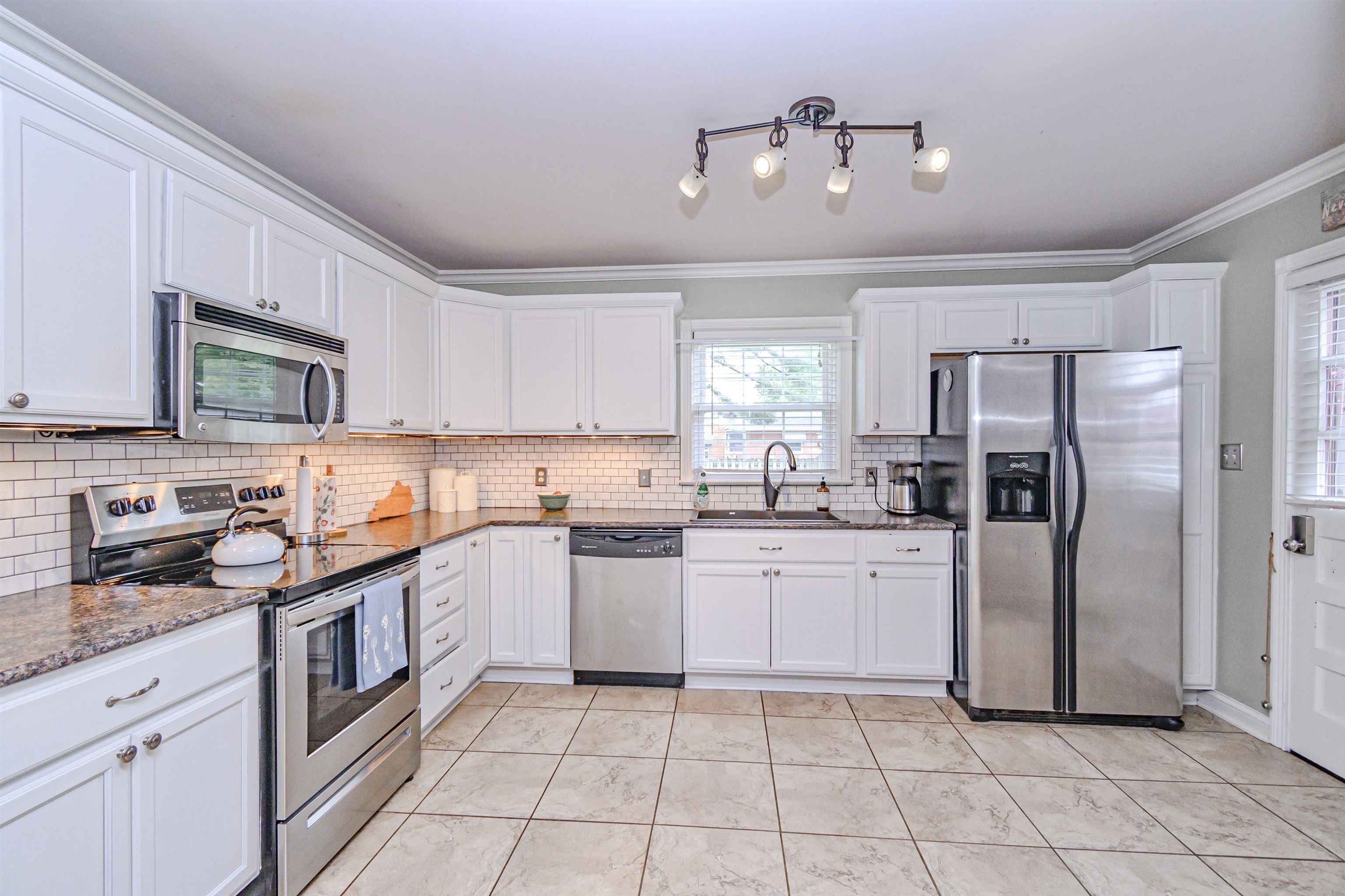 2508 Cherokee Dr, Owensboro, Kentucky 42301, 4 Bedrooms Bedrooms, ,2 BathroomsBathrooms,Single Family Residence,For Sale,Cherokee Dr,89607