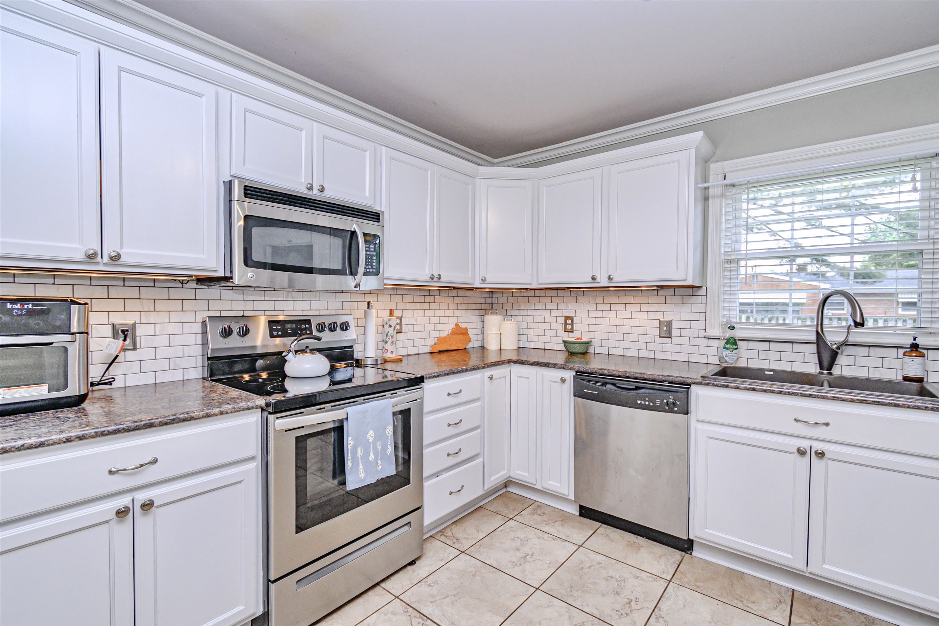 2508 Cherokee Dr, Owensboro, Kentucky 42301, 4 Bedrooms Bedrooms, ,2 BathroomsBathrooms,Single Family Residence,For Sale,Cherokee Dr,89607