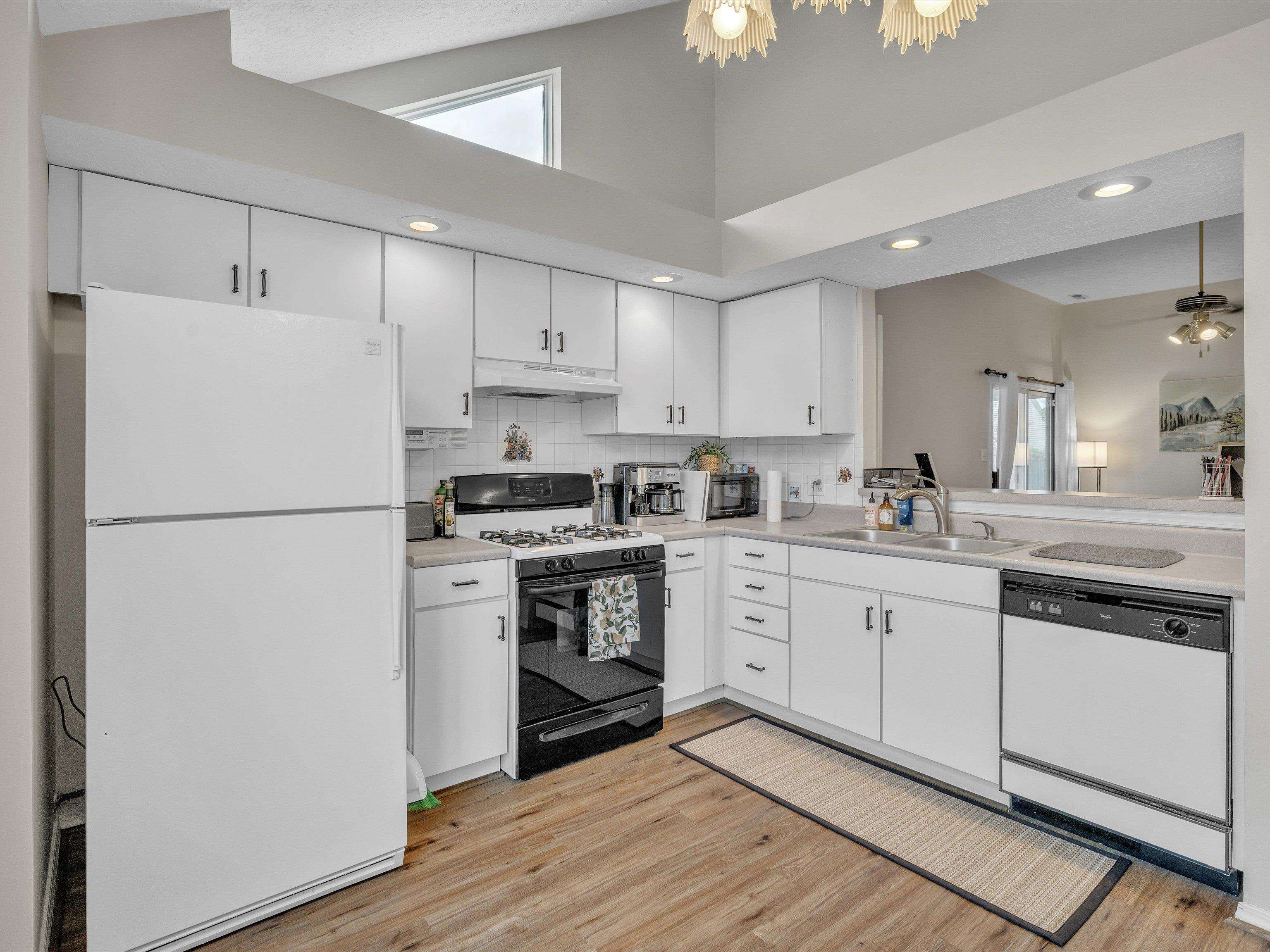 2521 Lake Pointe, Owensboro, Kentucky 42301, 2 Bedrooms Bedrooms, ,2 BathroomsBathrooms,Single Family Residence,For Sale,Lake Pointe,89609