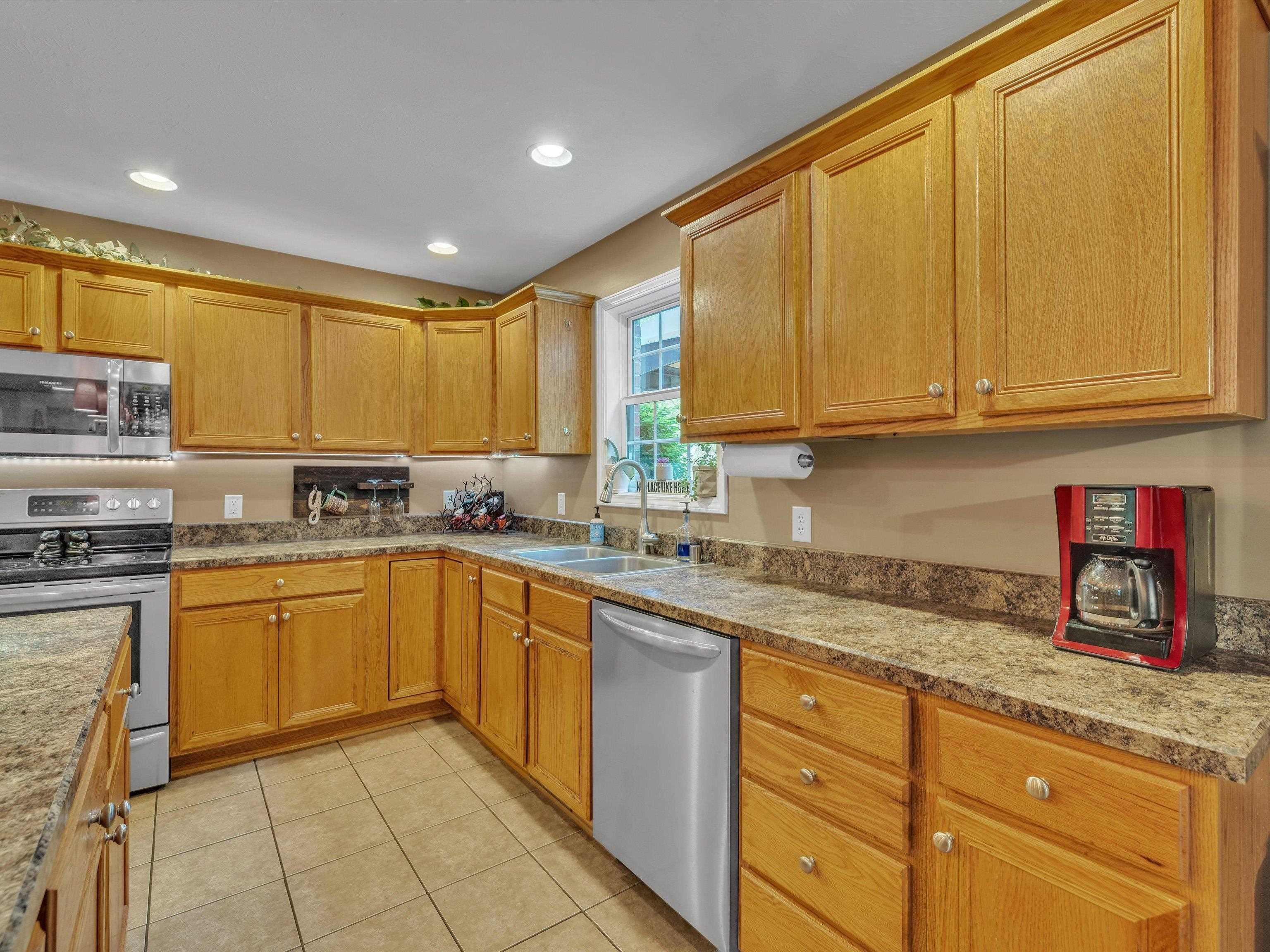 5219 Woodpointe Ct., Owensboro, Kentucky 42303-9999, 4 Bedrooms Bedrooms, ,2 BathroomsBathrooms,Single Family Residence,For Sale,Woodpointe Ct.,89617