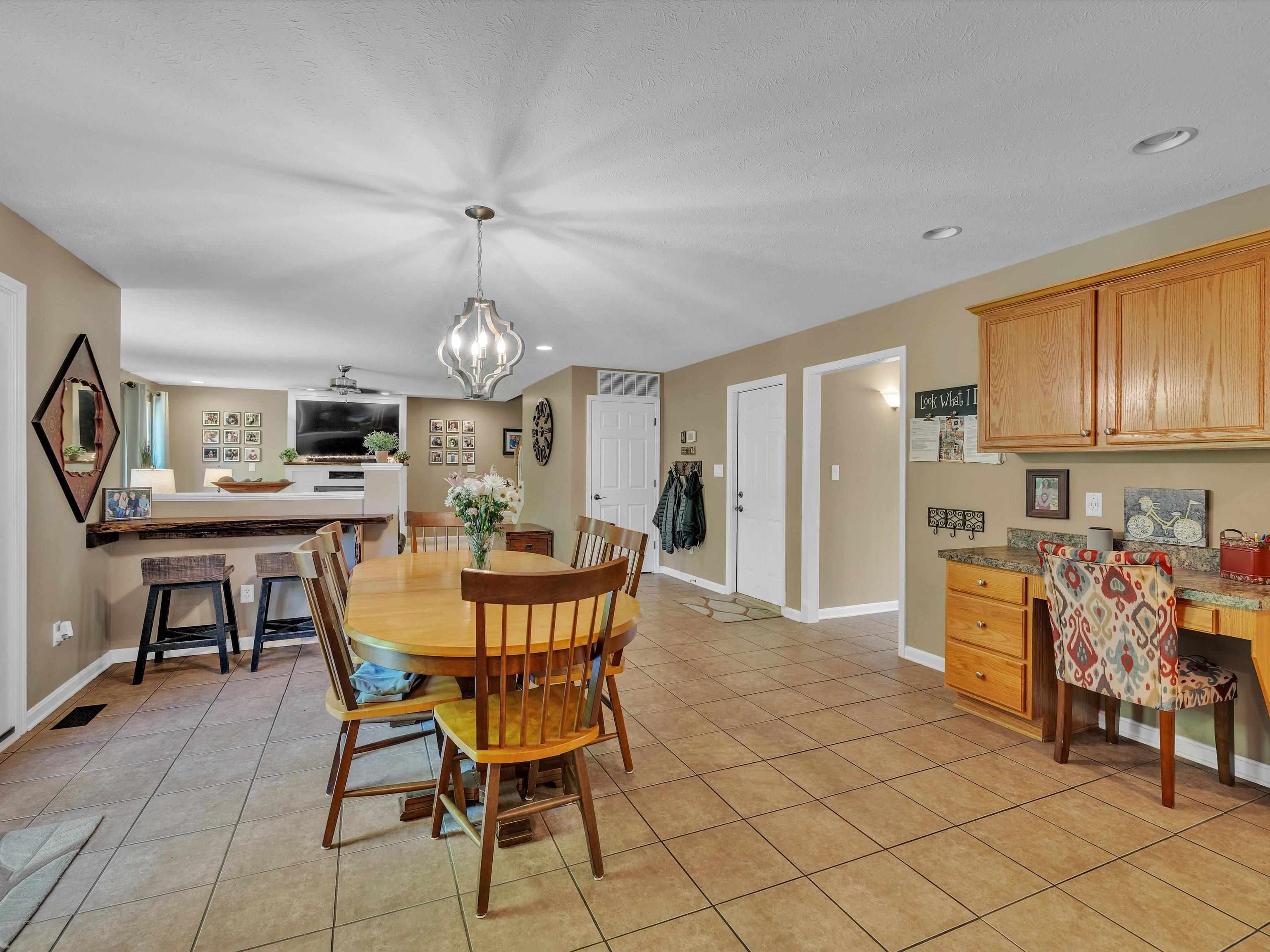 5219 Woodpointe Ct., Owensboro, Kentucky 42303-9999, 4 Bedrooms Bedrooms, ,2 BathroomsBathrooms,Single Family Residence,For Sale,Woodpointe Ct.,89617