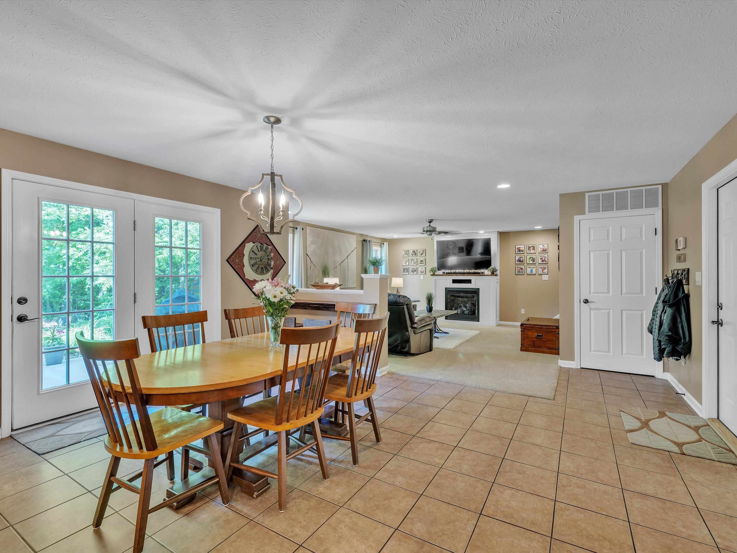 5219 Woodpointe Ct., Owensboro, Kentucky 42303-9999, 4 Bedrooms Bedrooms, ,2 BathroomsBathrooms,Single Family Residence,For Sale,Woodpointe Ct.,89617