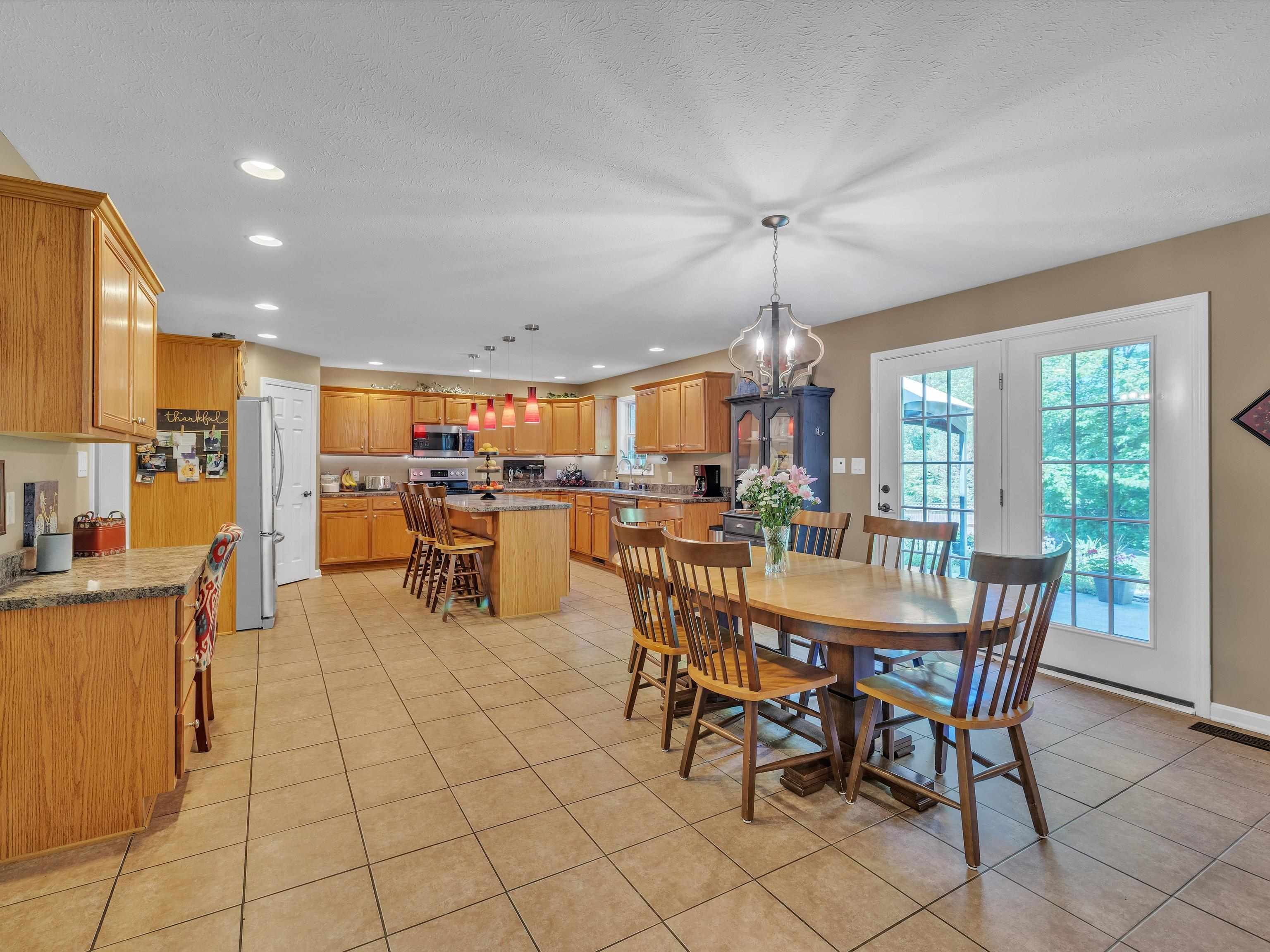 5219 Woodpointe Ct., Owensboro, Kentucky 42303-9999, 4 Bedrooms Bedrooms, ,2 BathroomsBathrooms,Single Family Residence,For Sale,Woodpointe Ct.,89617