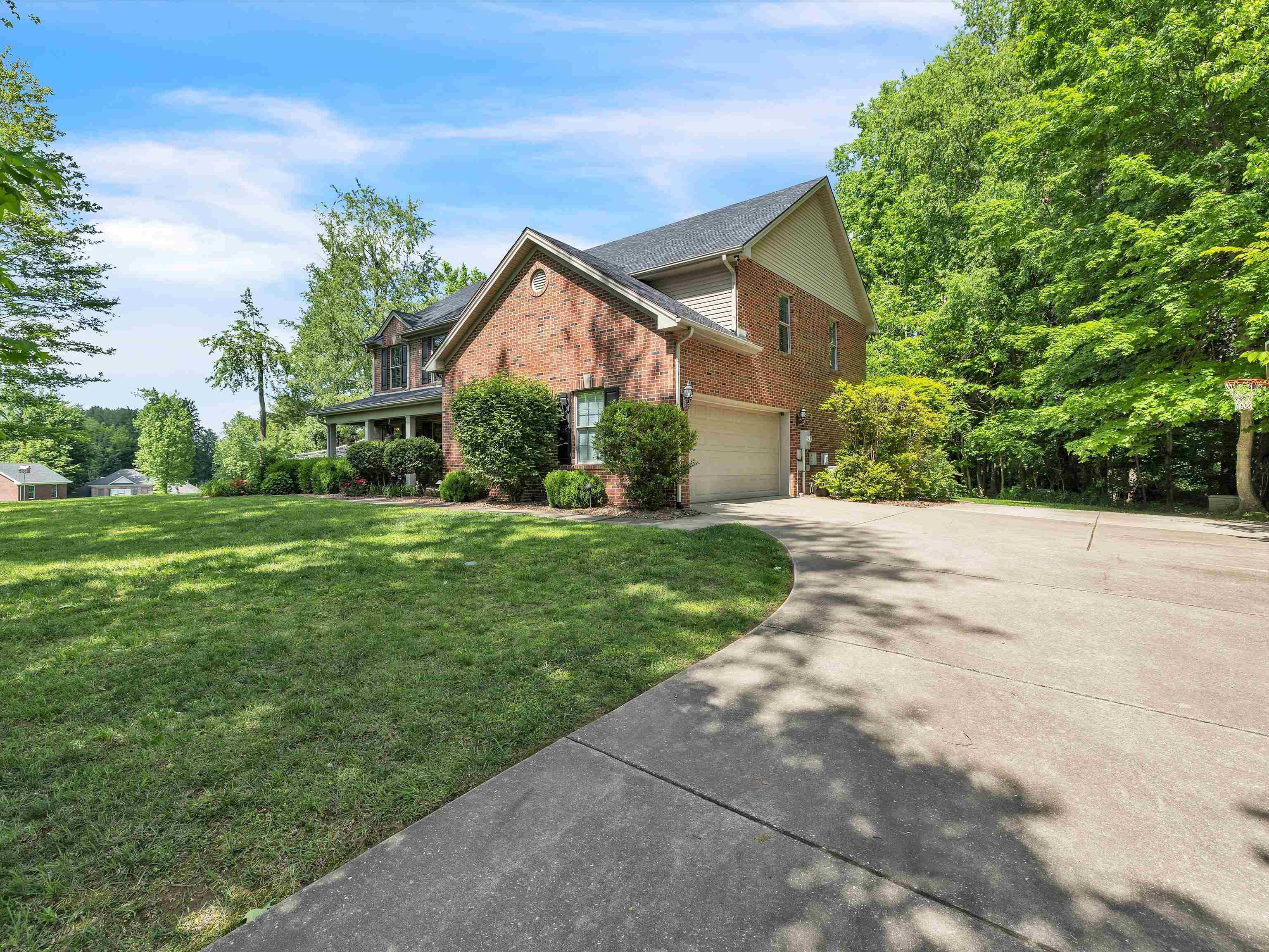 5219 Woodpointe Ct., Owensboro, Kentucky 42303-9999, 4 Bedrooms Bedrooms, ,2 BathroomsBathrooms,Single Family Residence,For Sale,Woodpointe Ct.,89617