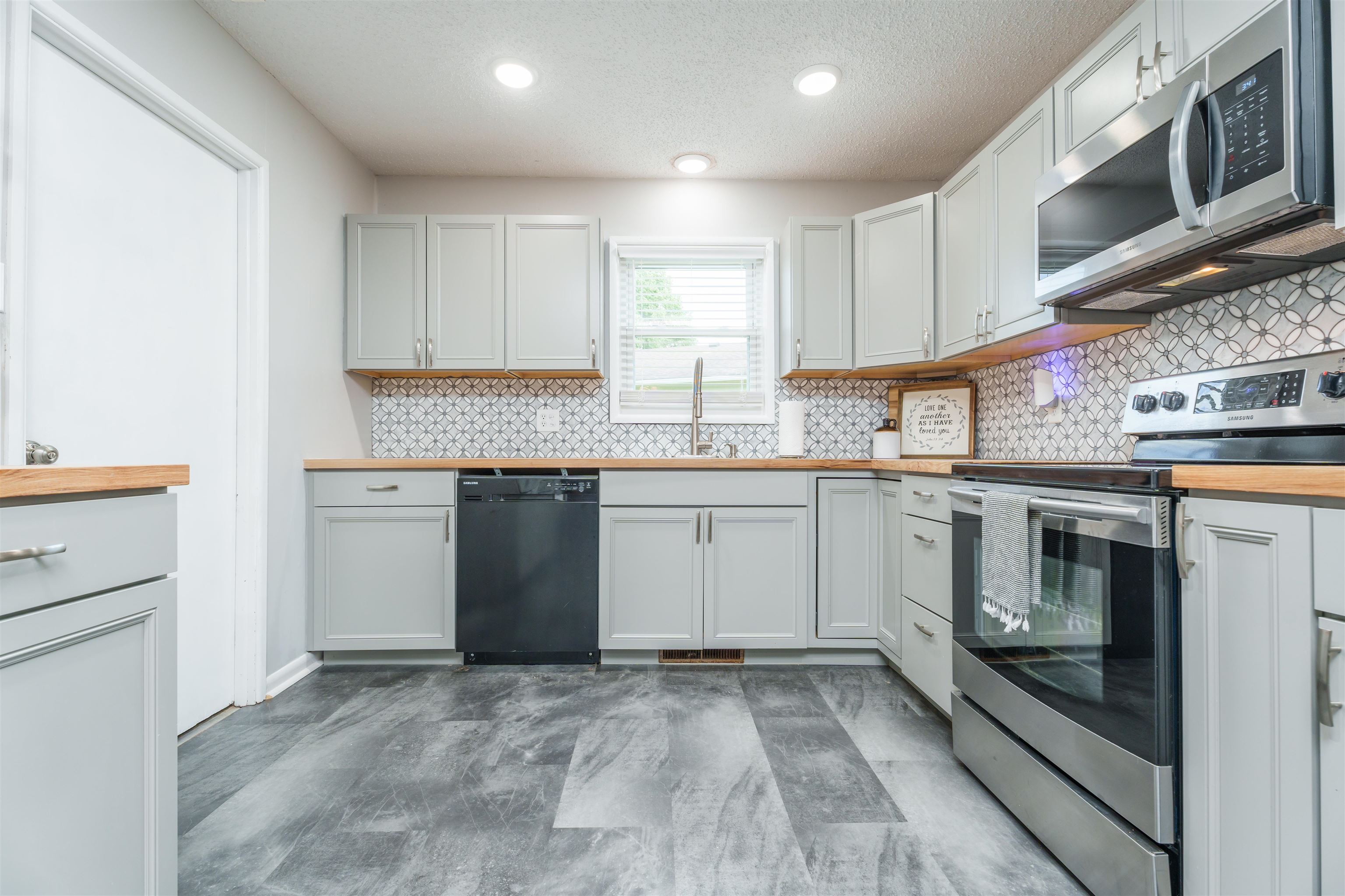 3618 Aristides Drive, Owensboro, Kentucky 42303, 3 Bedrooms Bedrooms, ,2 BathroomsBathrooms,Single Family Residence,For Sale,Aristides Drive,89618