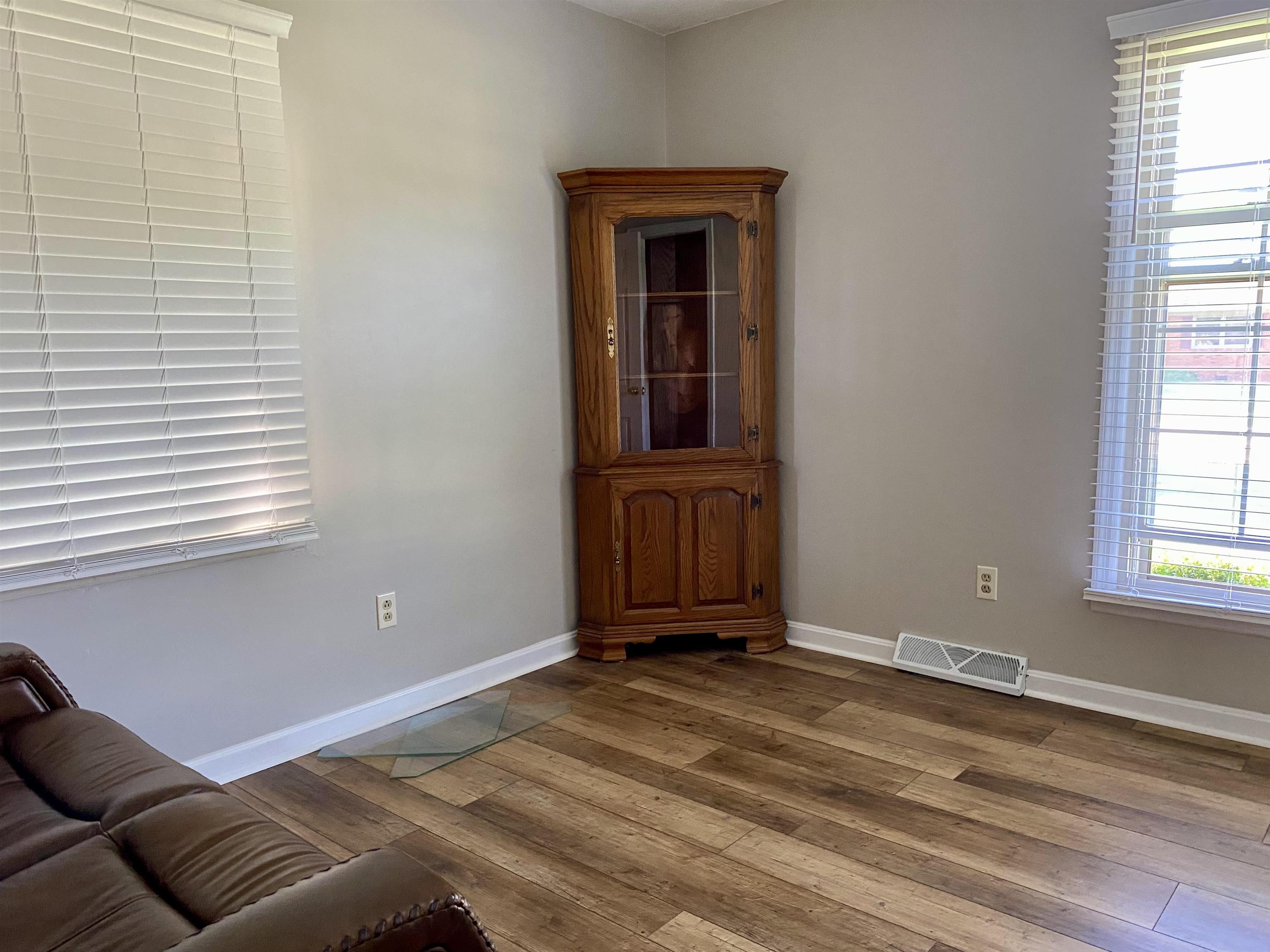 1738 College Dr, Owensboro, Kentucky 42301, 4 Bedrooms Bedrooms, ,2 BathroomsBathrooms,Single Family Residence,For Sale,College Dr,89624