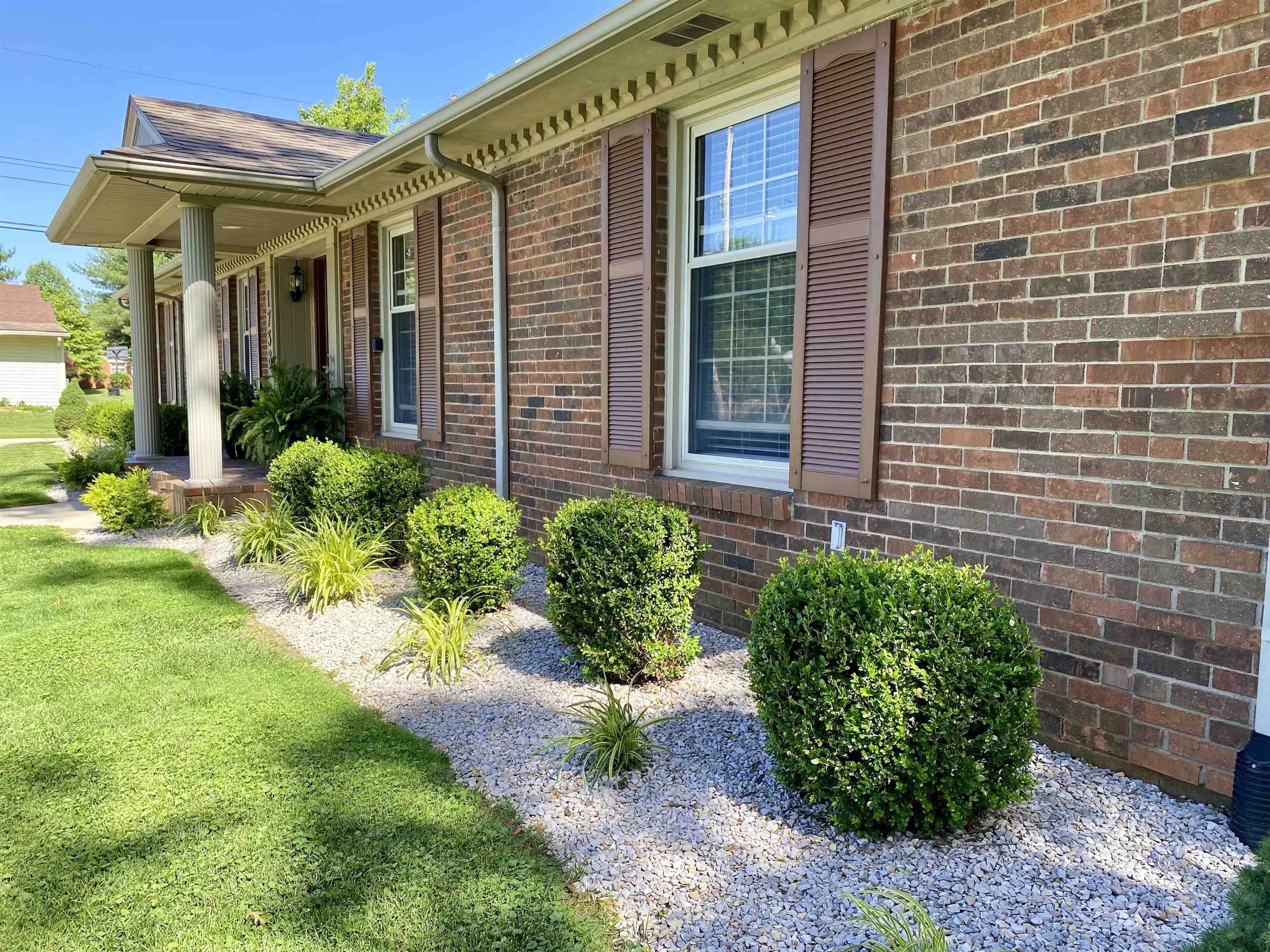1738 College Dr, Owensboro, Kentucky 42301, 4 Bedrooms Bedrooms, ,2 BathroomsBathrooms,Single Family Residence,For Sale,College Dr,89624