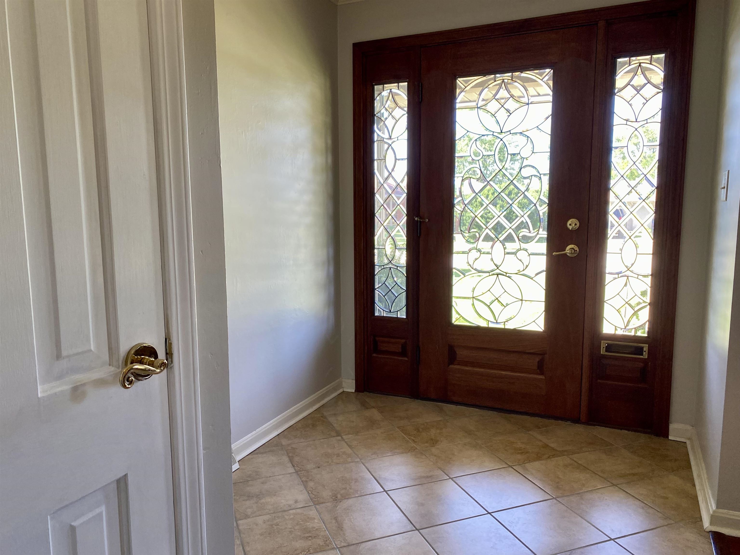 1738 College Dr, Owensboro, Kentucky 42301, 4 Bedrooms Bedrooms, ,2 BathroomsBathrooms,Single Family Residence,For Sale,College Dr,89624
