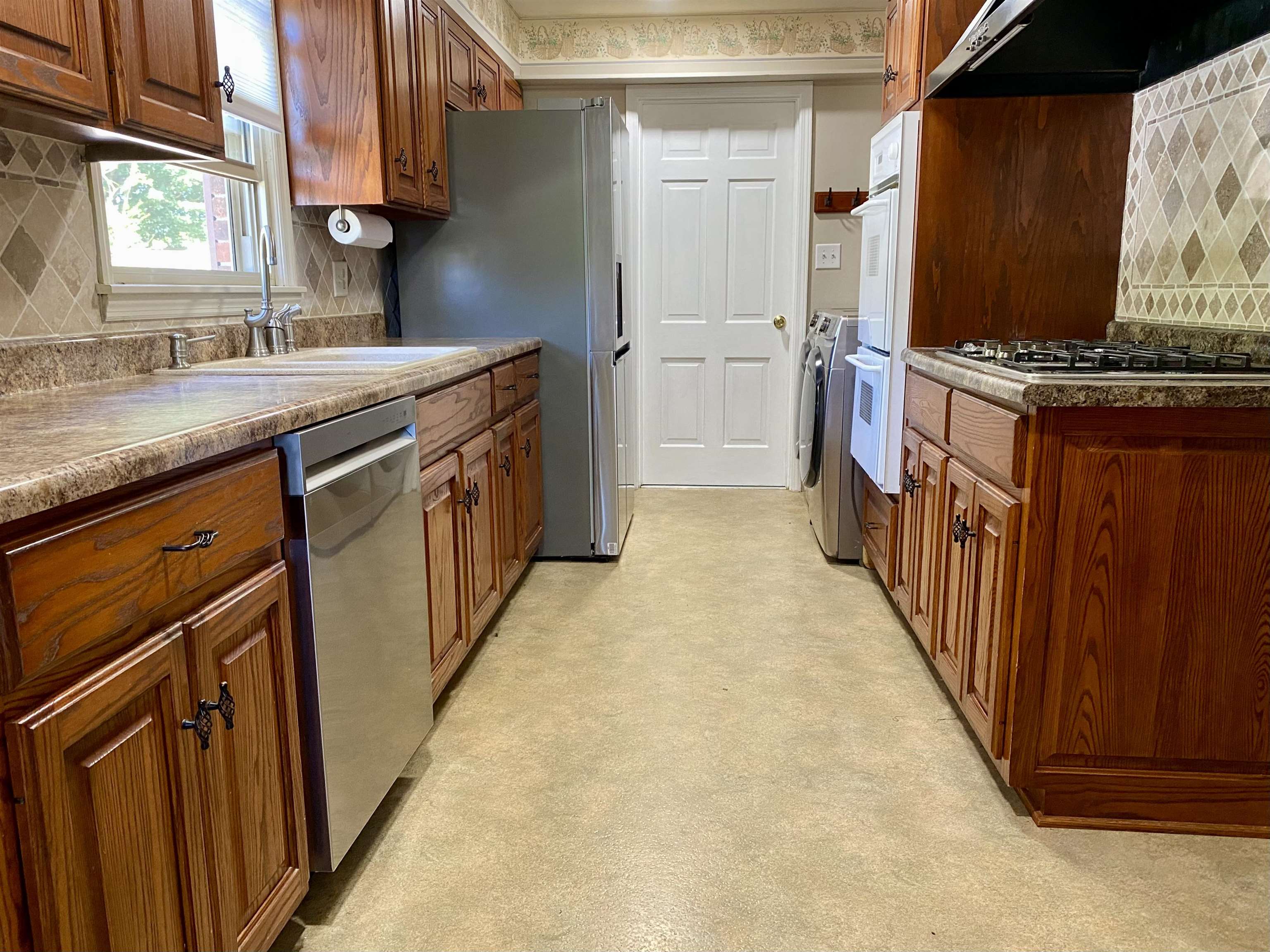 1738 College Dr, Owensboro, Kentucky 42301, 4 Bedrooms Bedrooms, ,2 BathroomsBathrooms,Single Family Residence,For Sale,College Dr,89624
