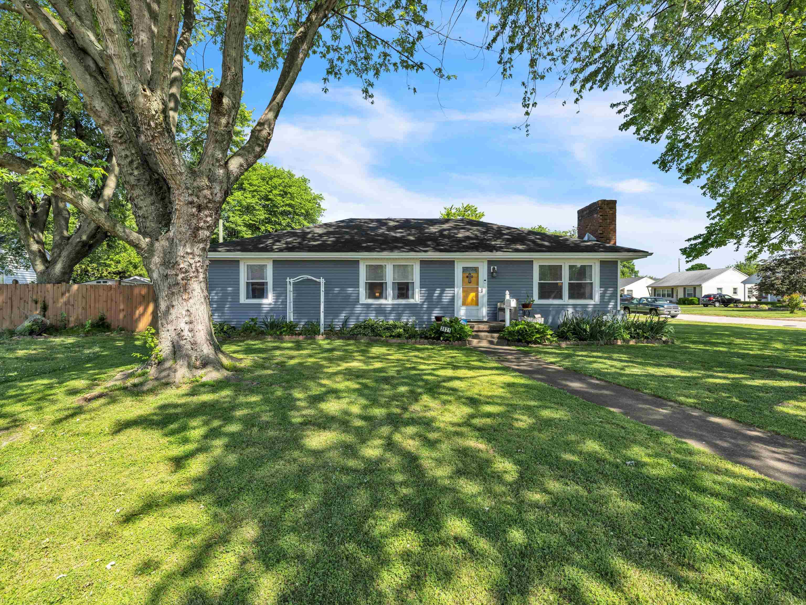 3821 Willow Way, Owensboro, Kentucky 42301, 3 Bedrooms Bedrooms, ,2 BathroomsBathrooms,Single Family Residence,For Sale,Willow Way,89629