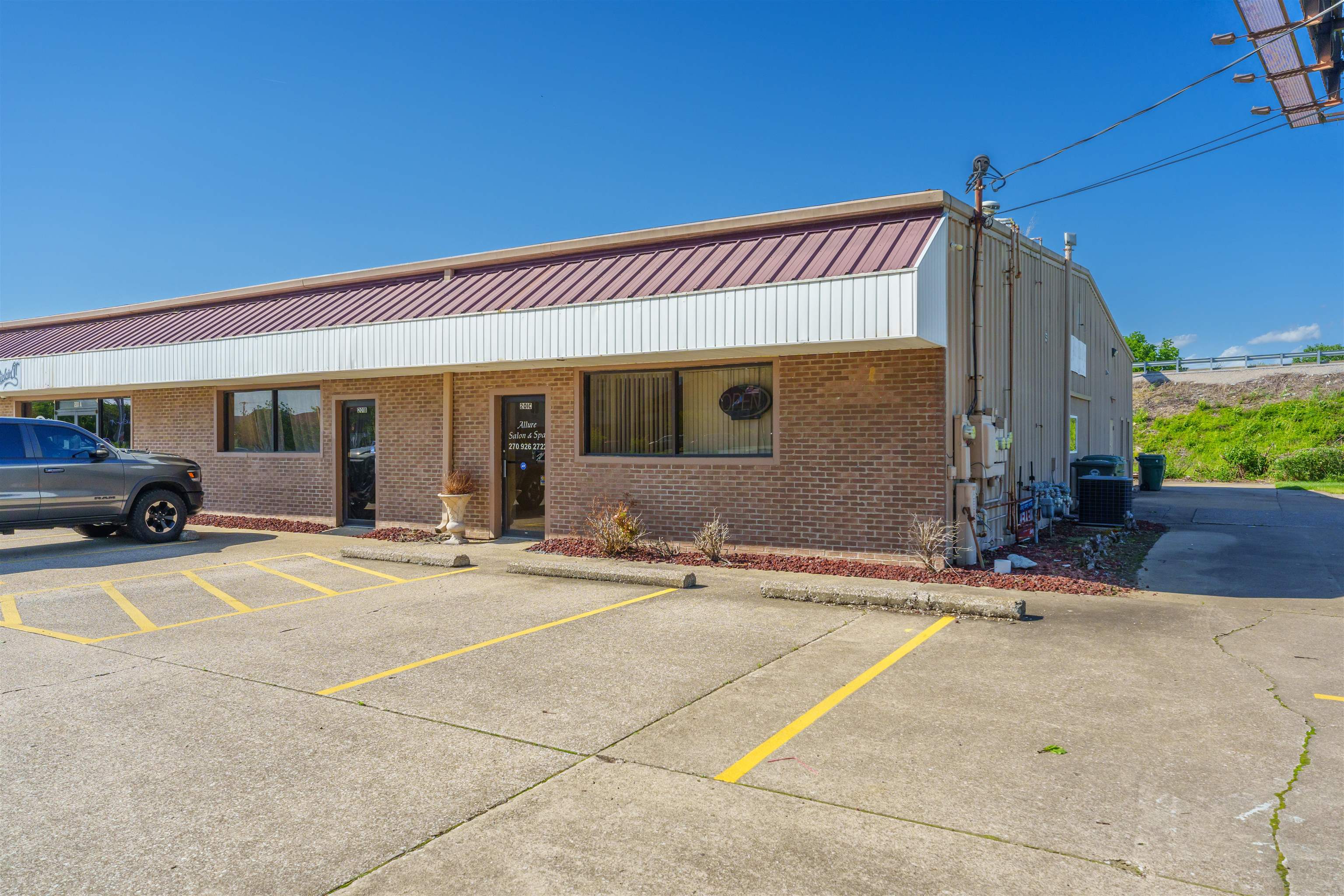 201 Salem Drive, Owensboro, Kentucky 42303, ,Retail,For Sale,Salem Drive,89631