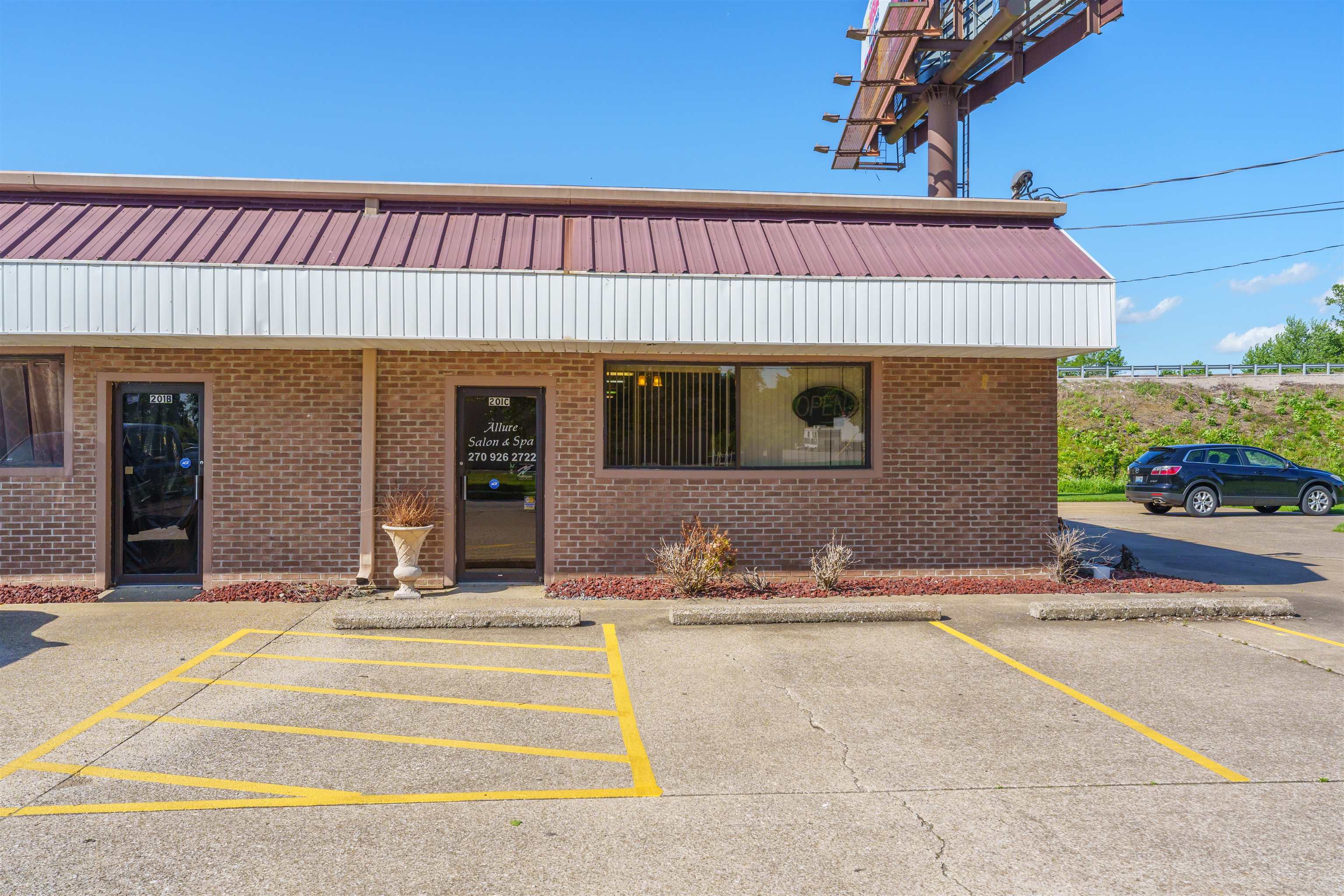 201 Salem Drive, Owensboro, Kentucky 42303, ,Retail,For Sale,Salem Drive,89631