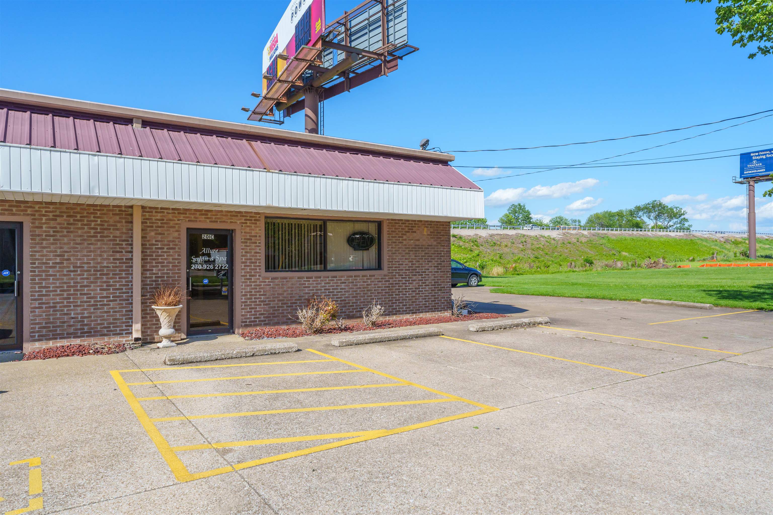 201 Salem Drive, Owensboro, Kentucky 42303, ,Retail,For Sale,Salem Drive,89631