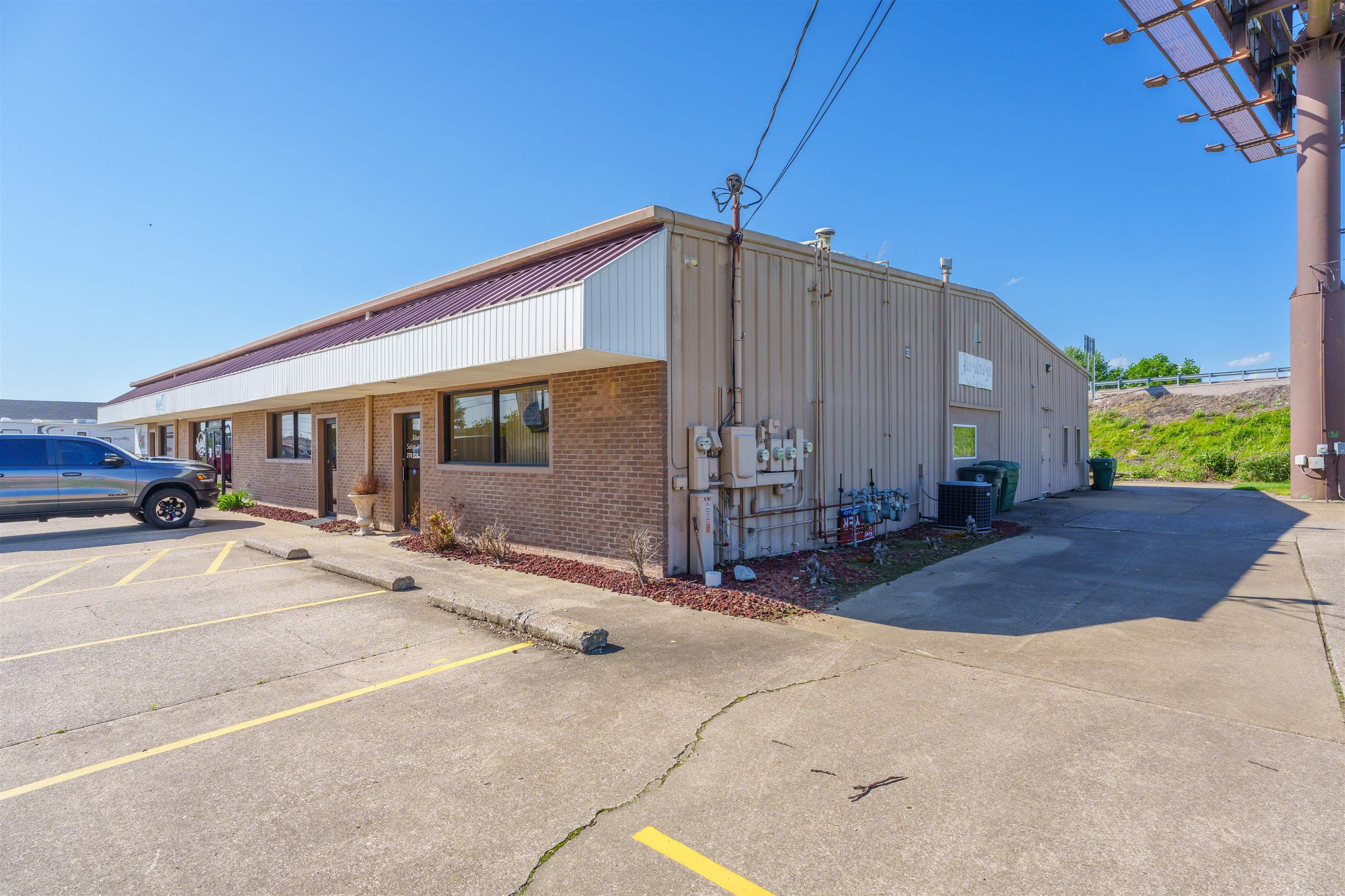 201 Salem Drive, Owensboro, Kentucky 42303, ,Retail,For Sale,Salem Drive,89631