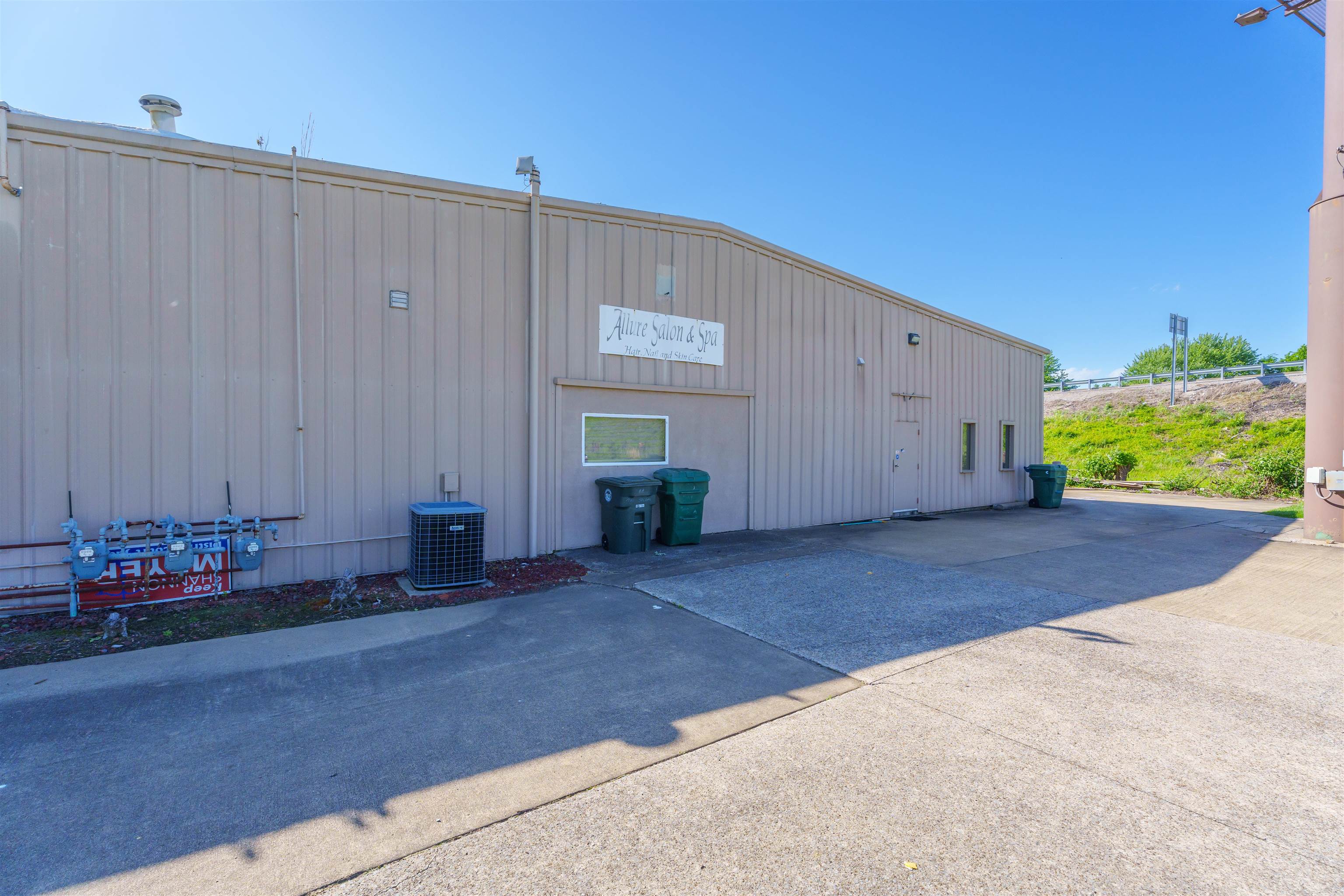 201 Salem Drive, Owensboro, Kentucky 42303, ,Retail,For Sale,Salem Drive,89631