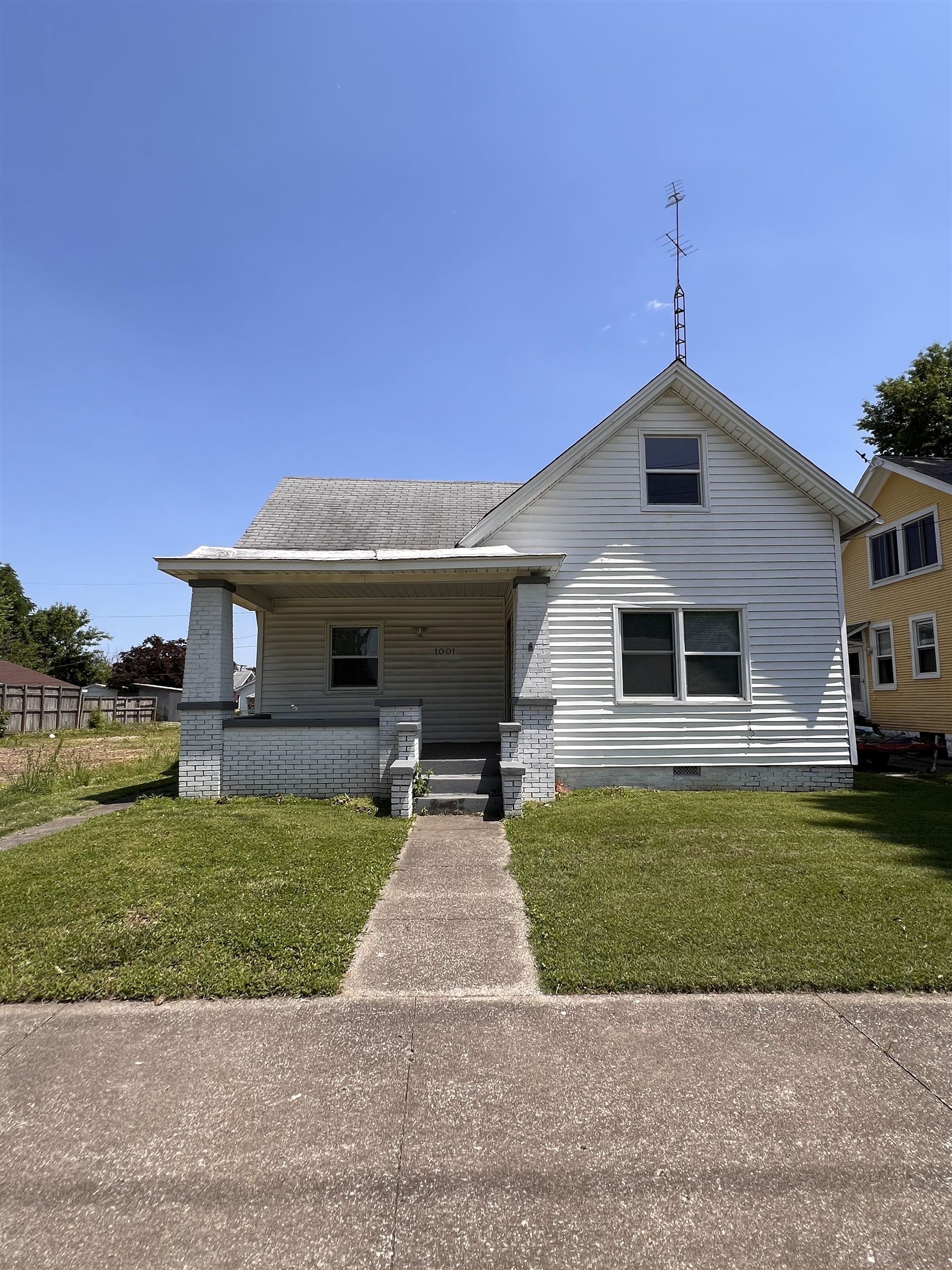 1001 Walnut Street, Owensboro, Kentucky 42301, 4 Bedrooms Bedrooms, ,1 BathroomBathrooms,Single Family Residence,For Sale,Walnut Street,89635