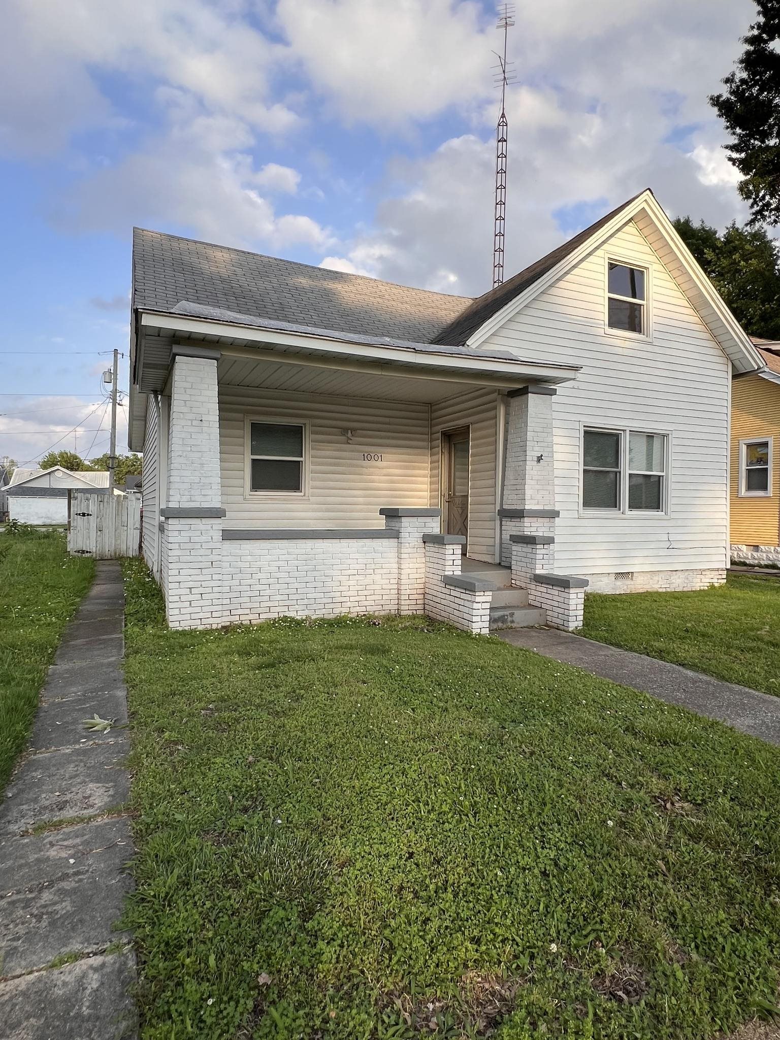 1001 Walnut Street, Owensboro, Kentucky 42301, 4 Bedrooms Bedrooms, ,1 BathroomBathrooms,Single Family Residence,For Sale,Walnut Street,89635