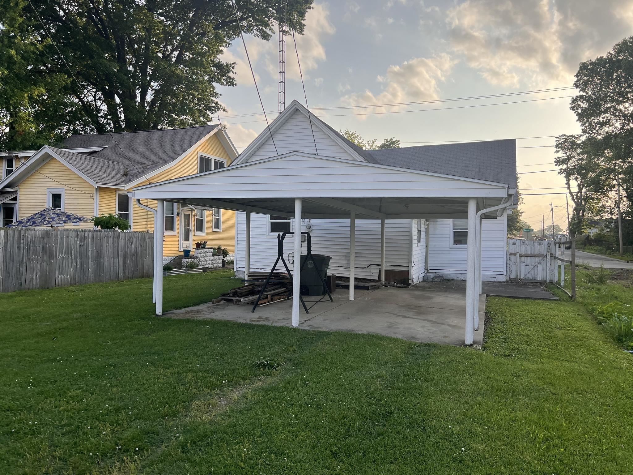 1001 Walnut Street, Owensboro, Kentucky 42301, 4 Bedrooms Bedrooms, ,1 BathroomBathrooms,Single Family Residence,For Sale,Walnut Street,89635