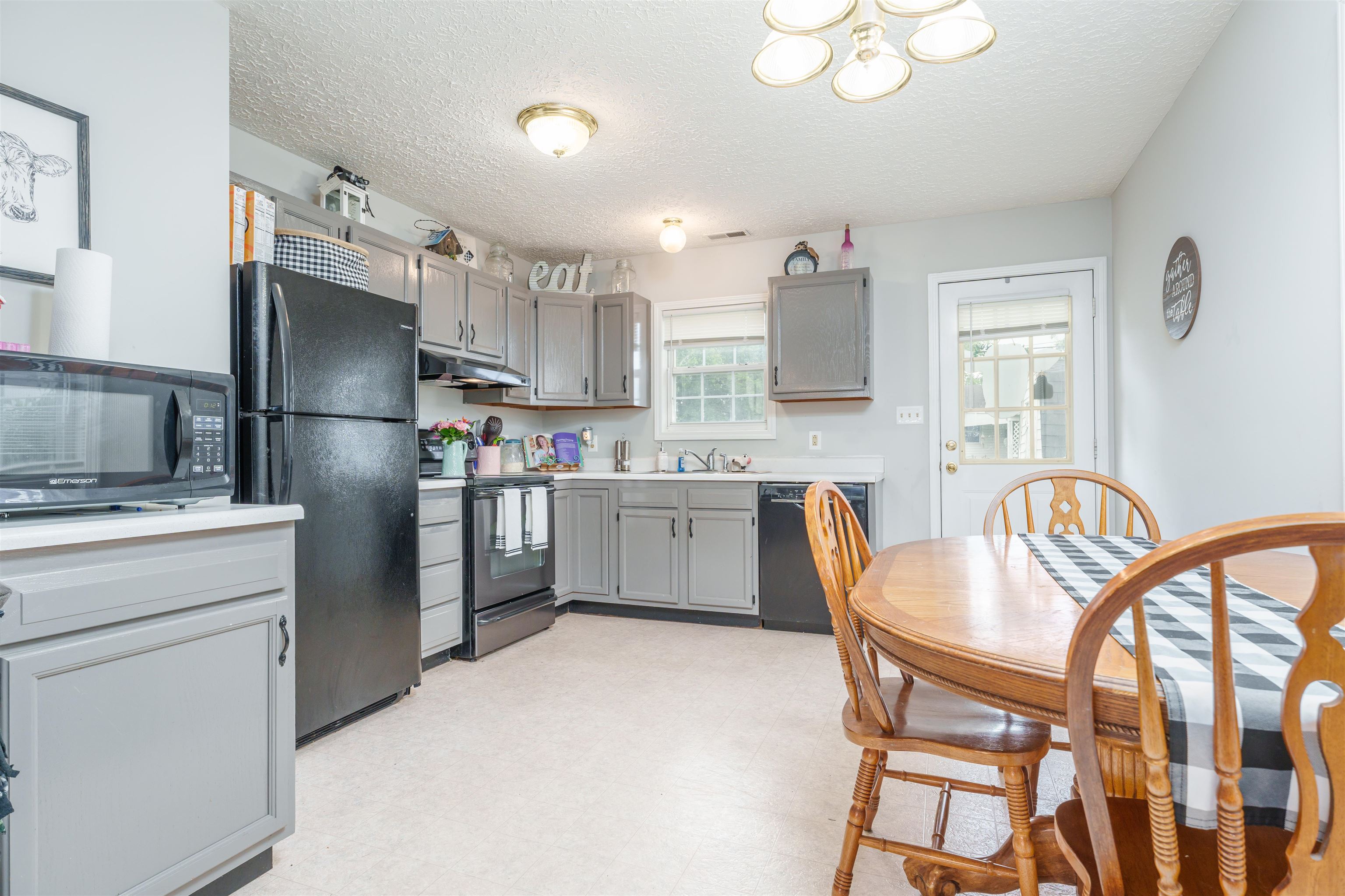 3012 Flamingo Dr., Owensboro, Kentucky 42301, 2 Bedrooms Bedrooms, ,1 BathroomBathrooms,Single Family Residence,For Sale,Flamingo Dr.,89641