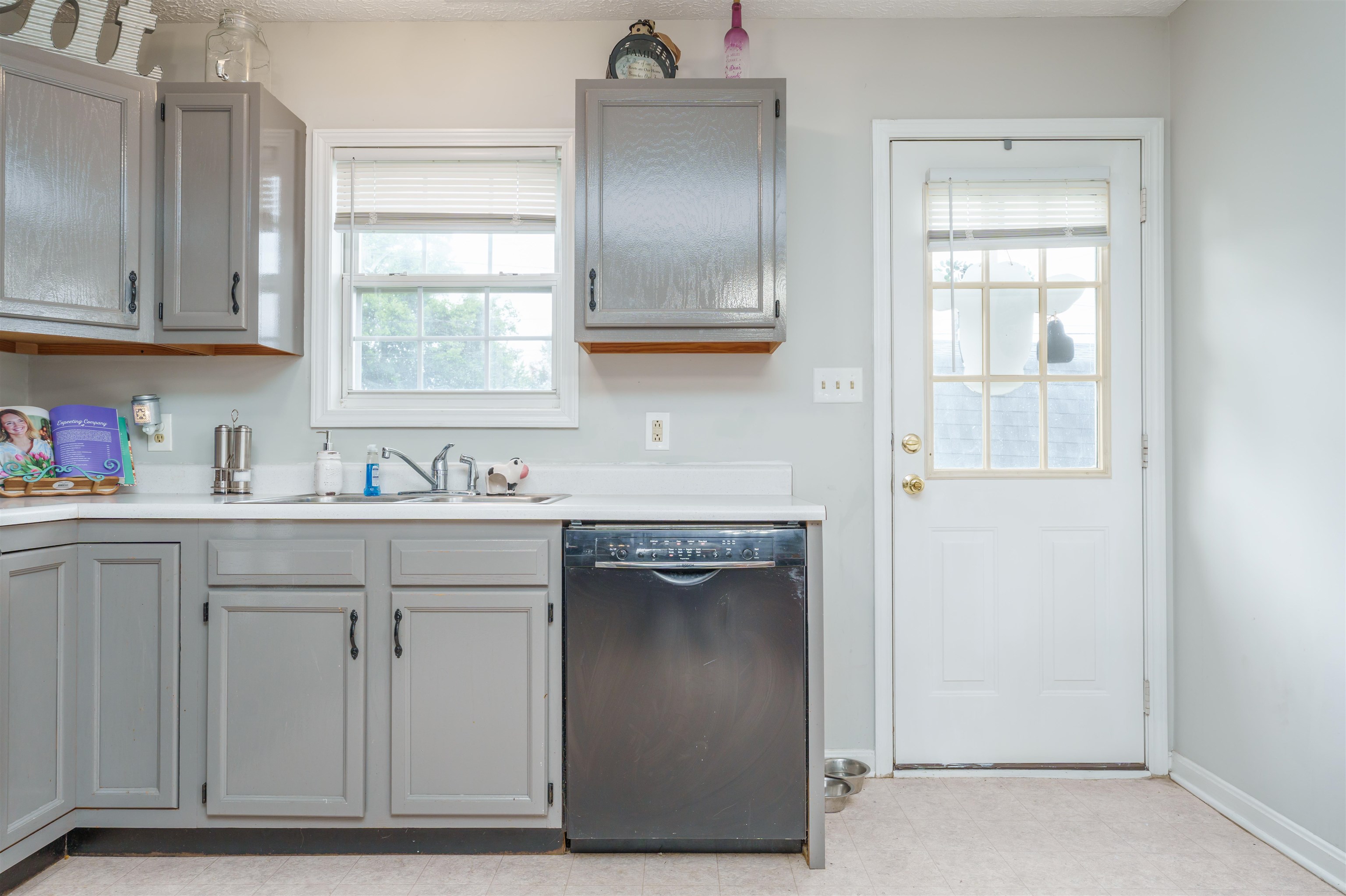 3012 Flamingo Dr., Owensboro, Kentucky 42301, 2 Bedrooms Bedrooms, ,1 BathroomBathrooms,Single Family Residence,For Sale,Flamingo Dr.,89641