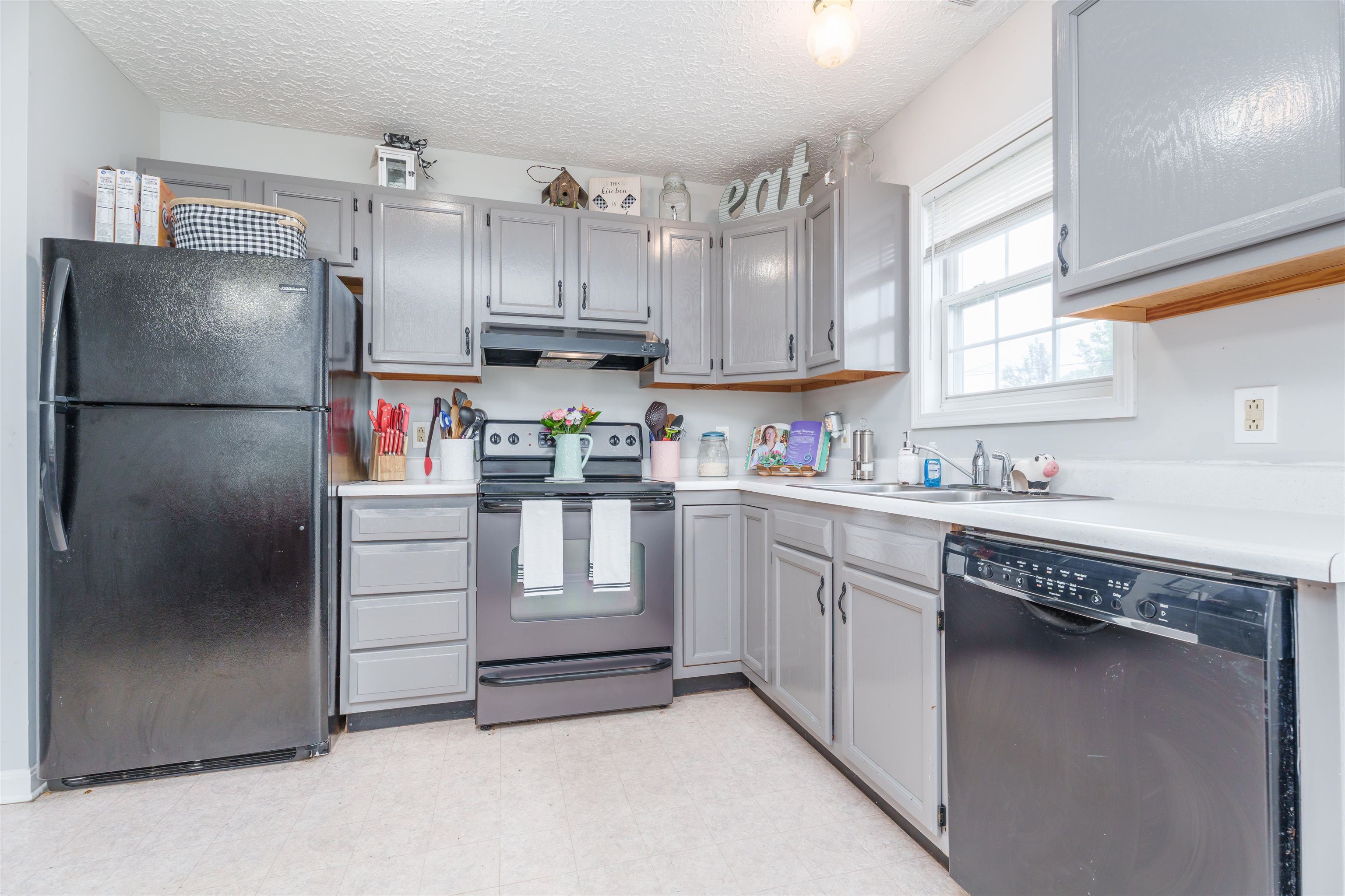 3012 Flamingo Dr., Owensboro, Kentucky 42301, 2 Bedrooms Bedrooms, ,1 BathroomBathrooms,Single Family Residence,For Sale,Flamingo Dr.,89641