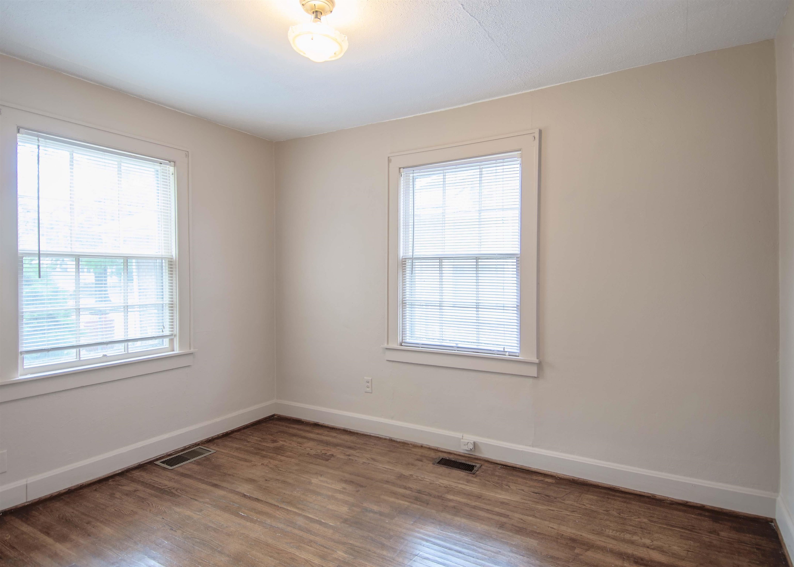 407 22nd Street, Owensboro, Kentucky 42303, 4 Bedrooms Bedrooms, ,1 BathroomBathrooms,Single Family Residence,For Sale,22nd Street,89650