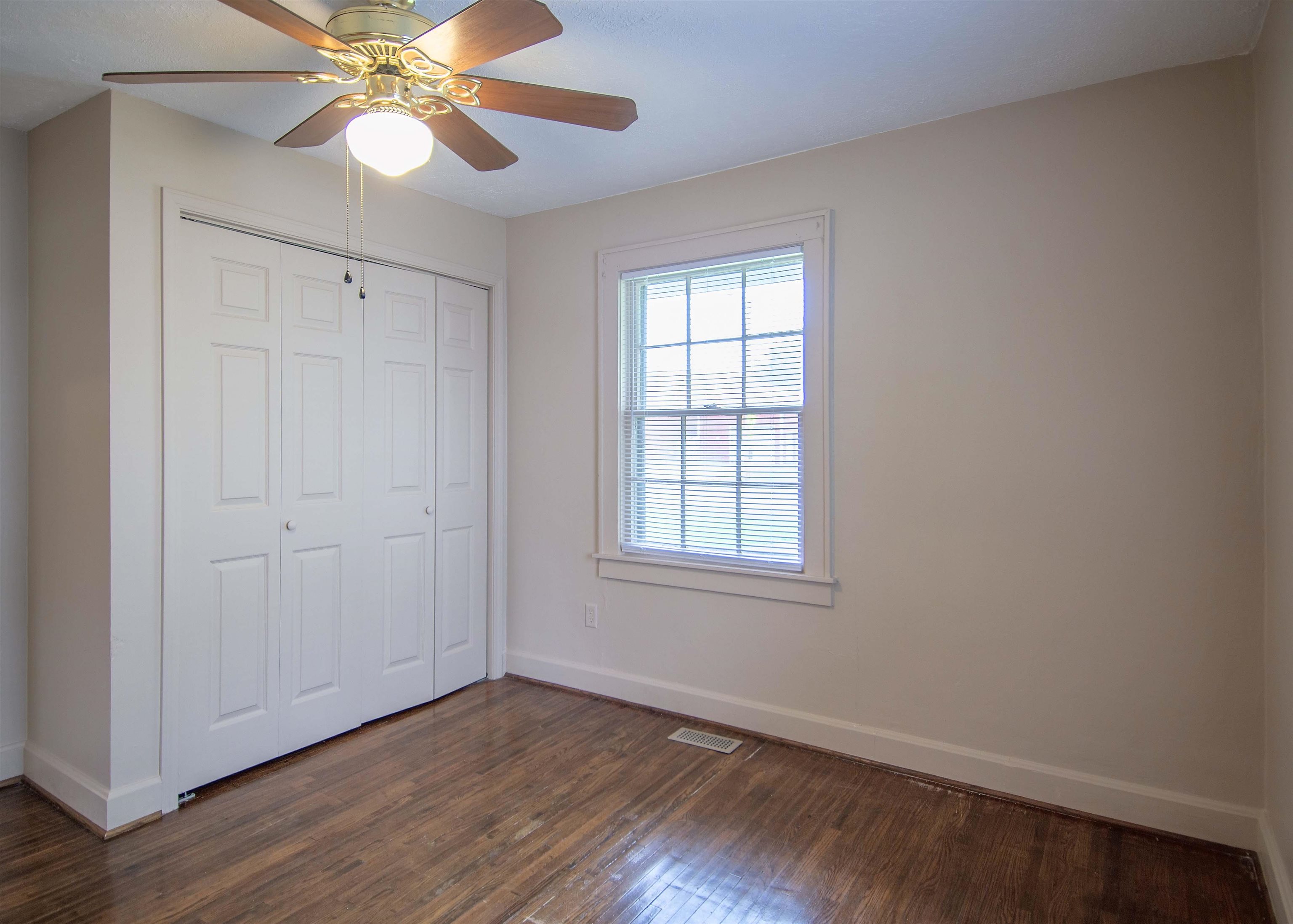 407 22nd Street, Owensboro, Kentucky 42303, 4 Bedrooms Bedrooms, ,1 BathroomBathrooms,Single Family Residence,For Sale,22nd Street,89650