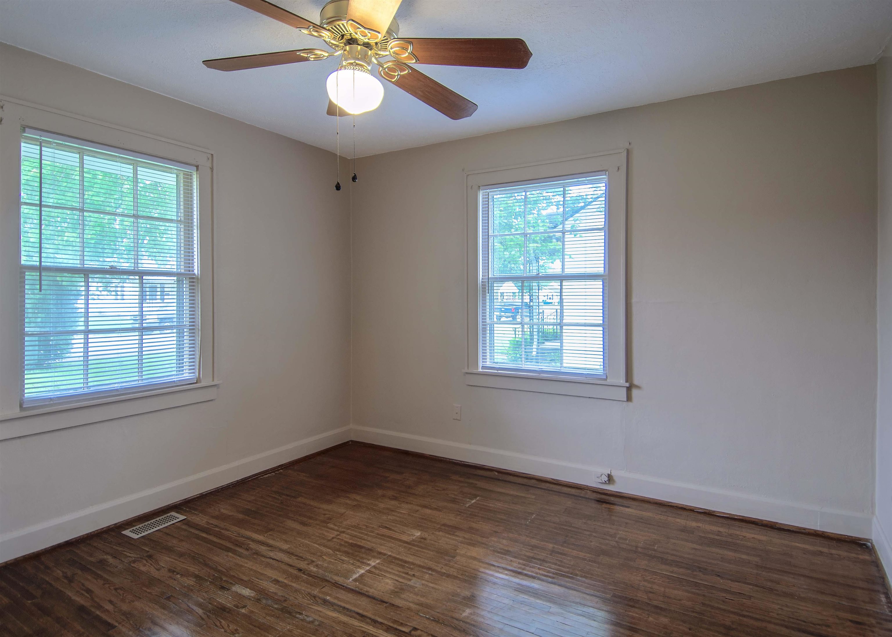 407 22nd Street, Owensboro, Kentucky 42303, 4 Bedrooms Bedrooms, ,1 BathroomBathrooms,Single Family Residence,For Sale,22nd Street,89650