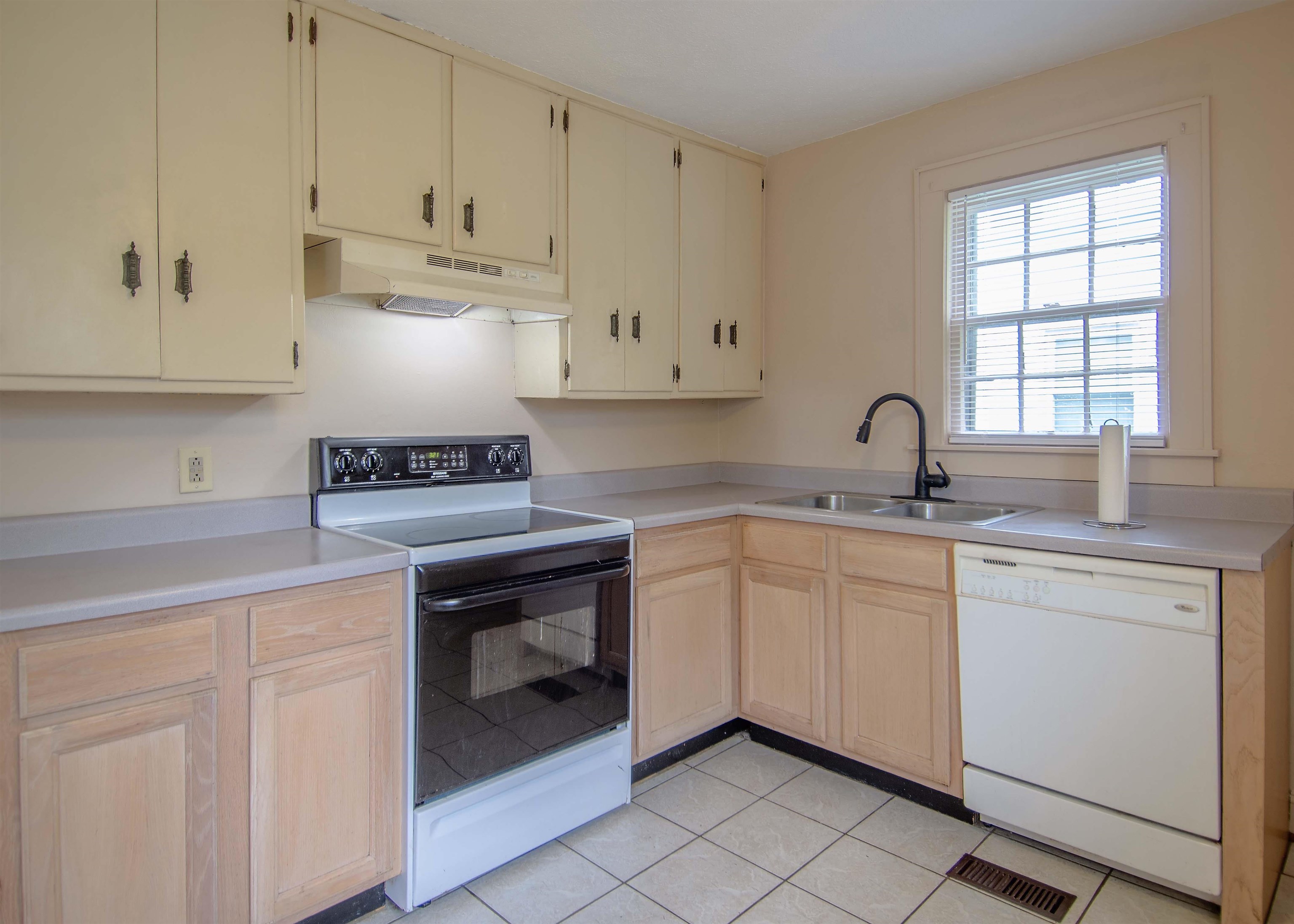 407 22nd Street, Owensboro, Kentucky 42303, 4 Bedrooms Bedrooms, ,1 BathroomBathrooms,Single Family Residence,For Sale,22nd Street,89650