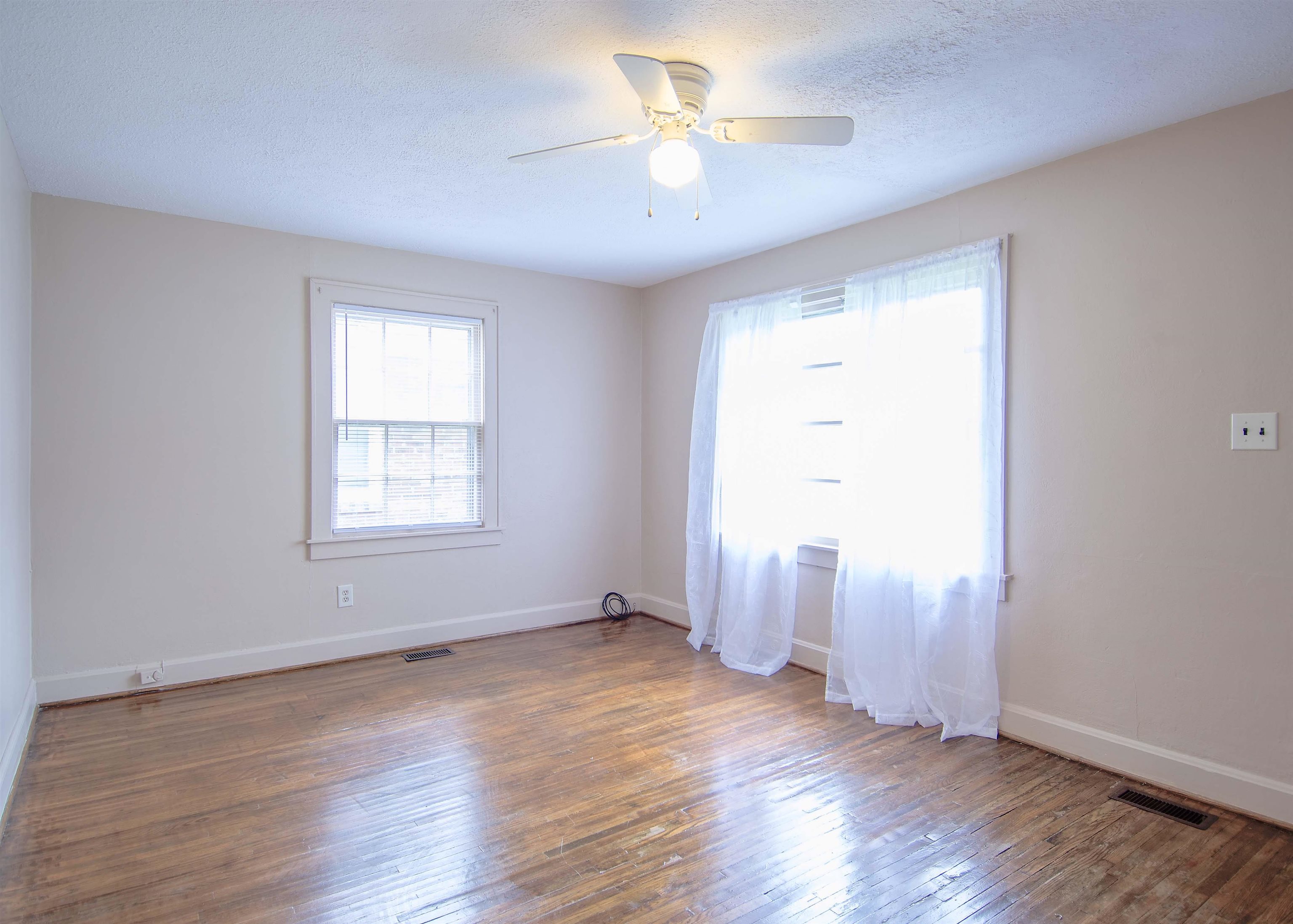 407 22nd Street, Owensboro, Kentucky 42303, 4 Bedrooms Bedrooms, ,1 BathroomBathrooms,Single Family Residence,For Sale,22nd Street,89650