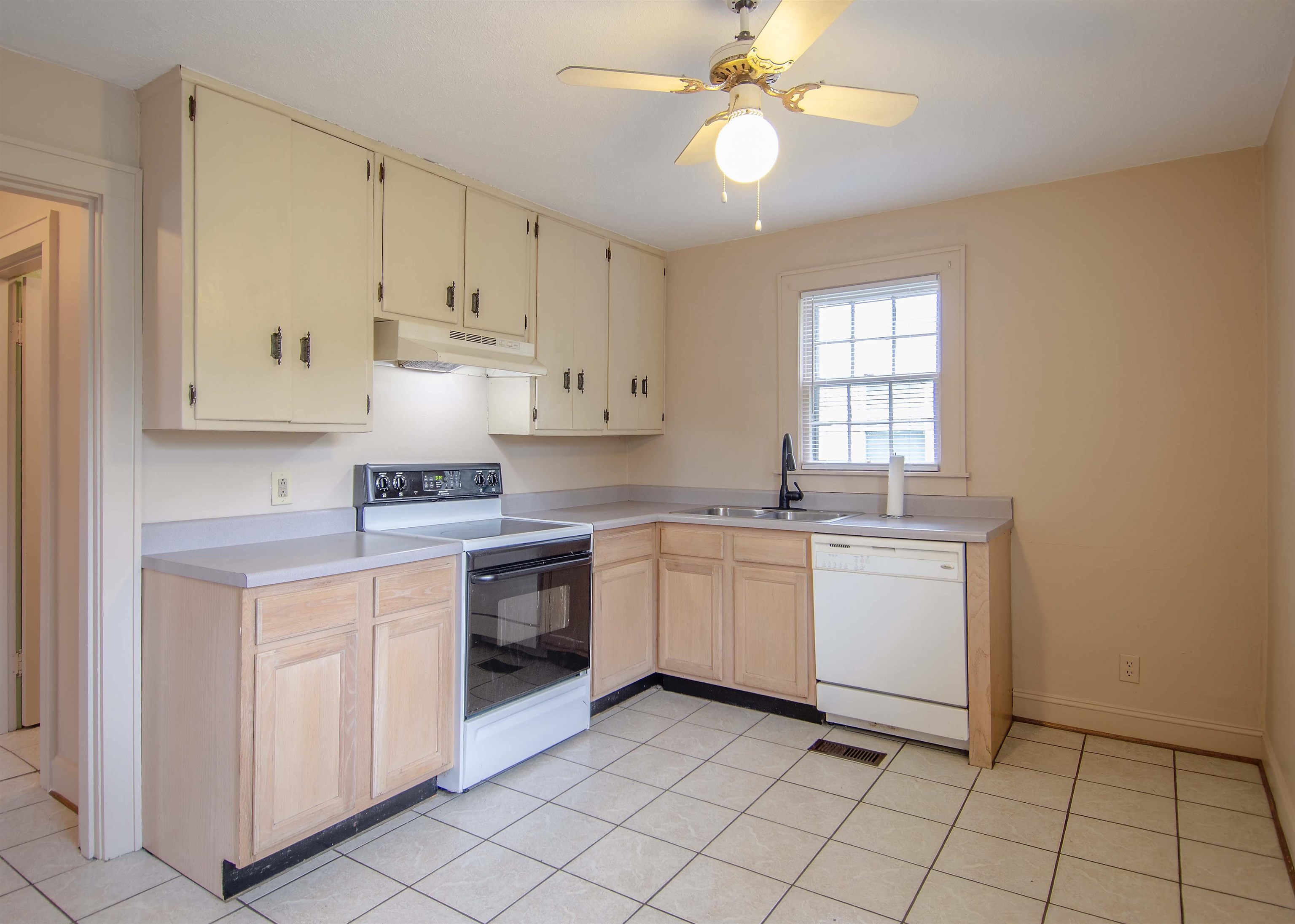 407 22nd Street, Owensboro, Kentucky 42303, 4 Bedrooms Bedrooms, ,1 BathroomBathrooms,Single Family Residence,For Sale,22nd Street,89650