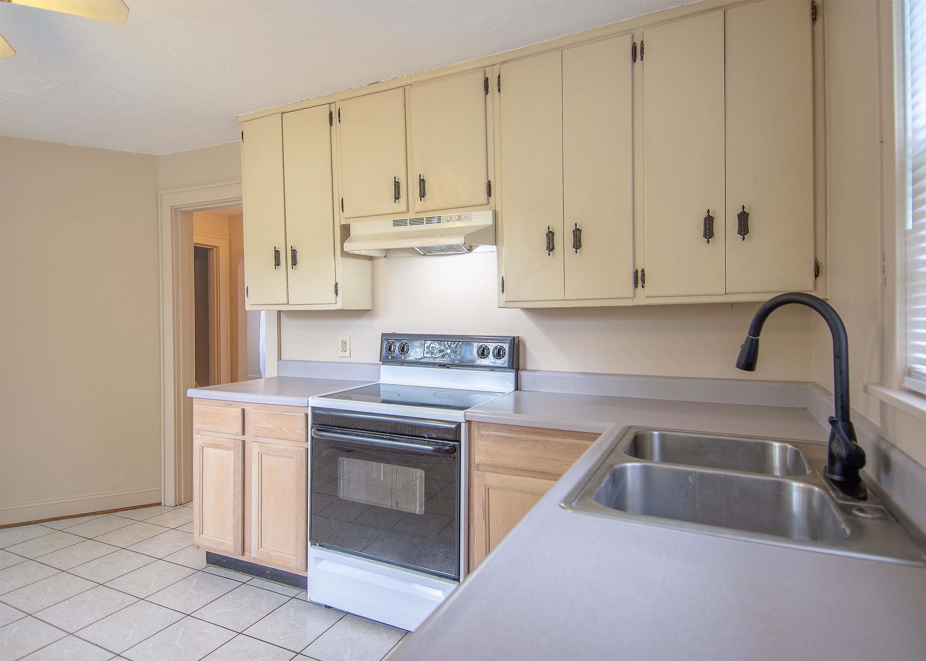 407 22nd Street, Owensboro, Kentucky 42303, 4 Bedrooms Bedrooms, ,1 BathroomBathrooms,Single Family Residence,For Sale,22nd Street,89650