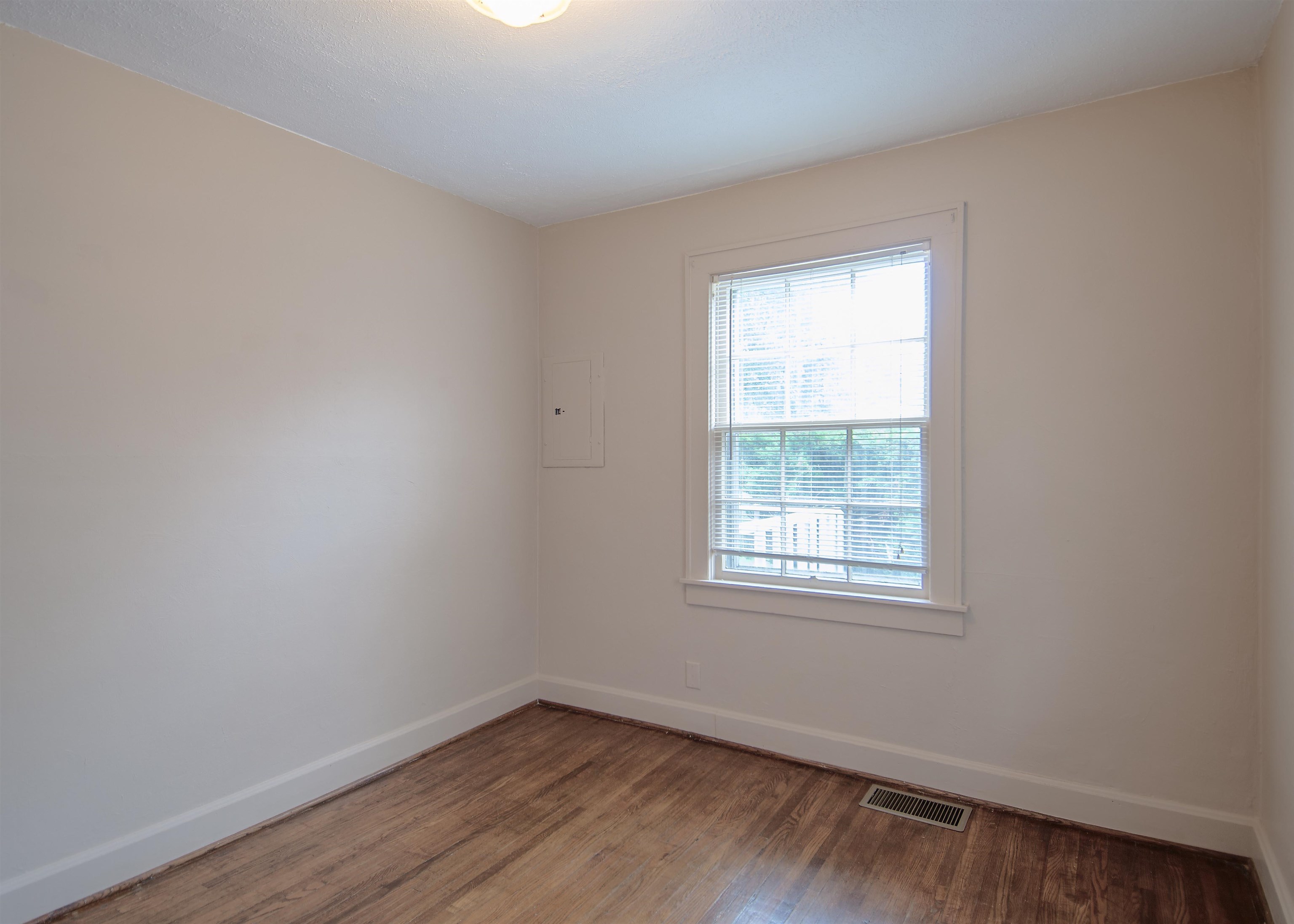 407 22nd Street, Owensboro, Kentucky 42303, 4 Bedrooms Bedrooms, ,1 BathroomBathrooms,Single Family Residence,For Sale,22nd Street,89650
