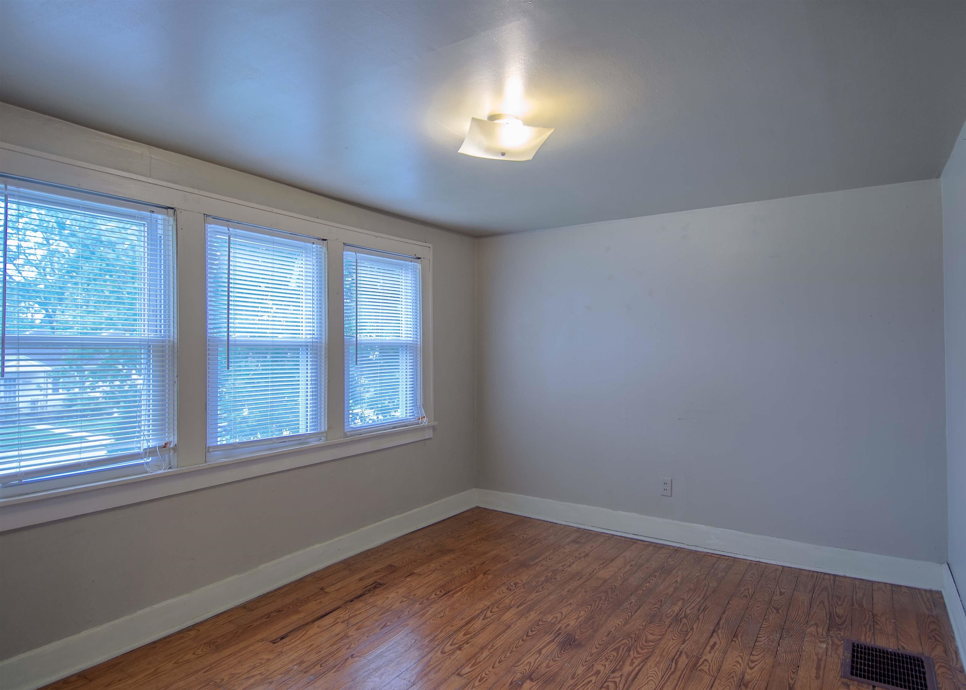 407 22nd Street, Owensboro, Kentucky 42303, 4 Bedrooms Bedrooms, ,1 BathroomBathrooms,Single Family Residence,For Sale,22nd Street,89650