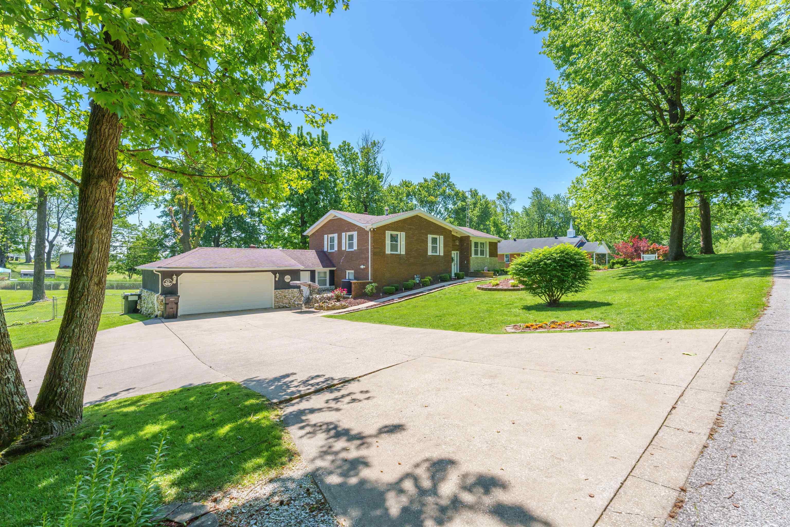4721 Becker Drive, Owensboro, Kentucky 42303, 3 Bedrooms Bedrooms, ,2 BathroomsBathrooms,Single Family Residence,For Sale,Becker Drive,89651