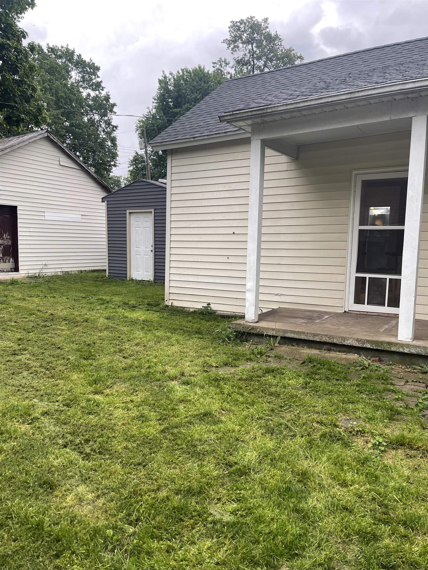 625 Center St., Owensboro, Kentucky 42303, 3 Bedrooms Bedrooms, ,1 BathroomBathrooms,Single Family Residence,For Sale,Center St.,89653