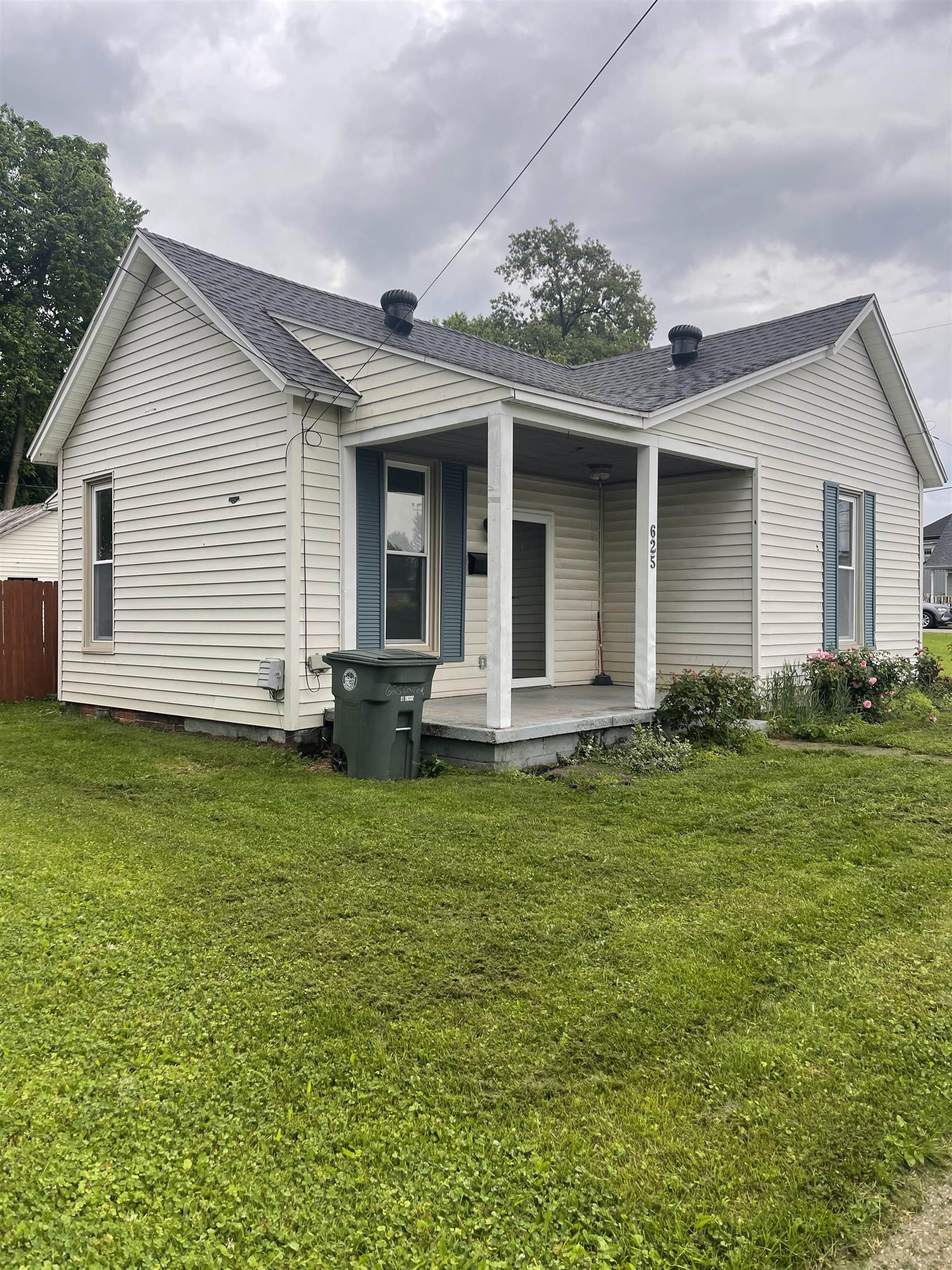 625 Center St., Owensboro, Kentucky 42303, 3 Bedrooms Bedrooms, ,1 BathroomBathrooms,Single Family Residence,For Sale,Center St.,89653