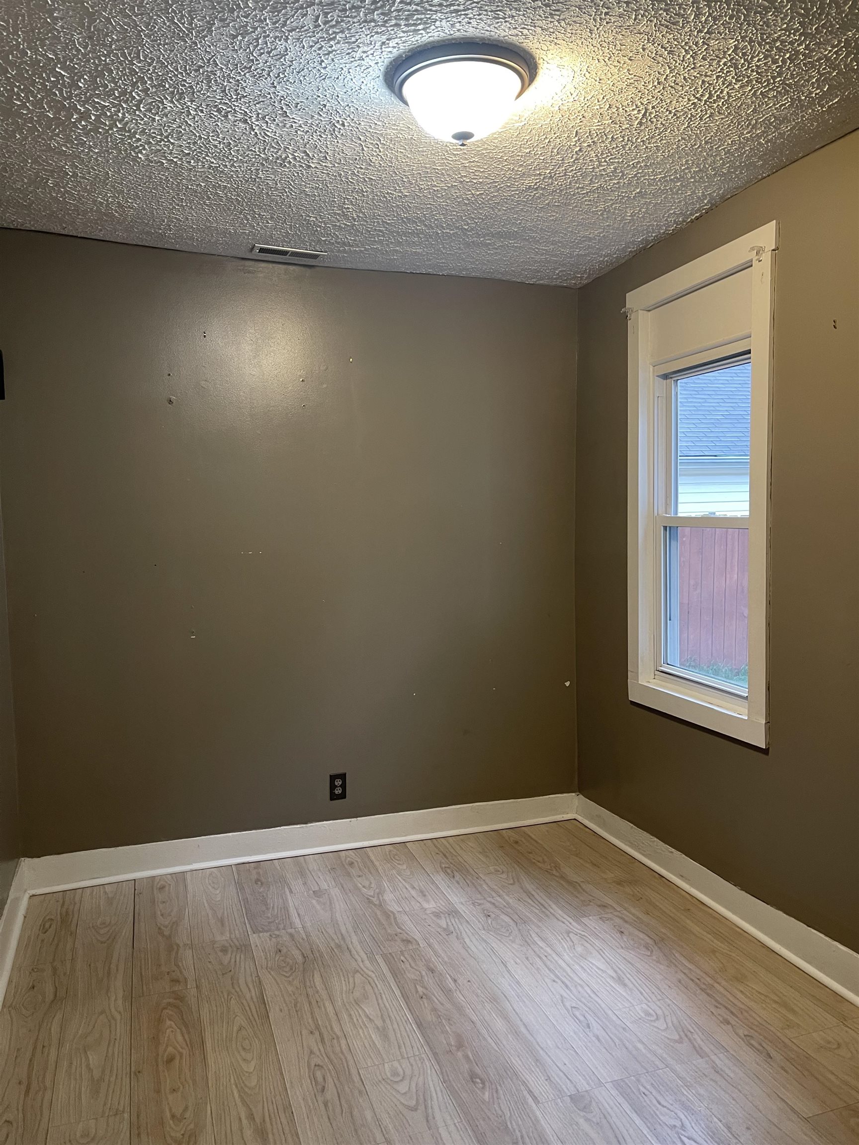 625 Center St., Owensboro, Kentucky 42303, 3 Bedrooms Bedrooms, ,1 BathroomBathrooms,Single Family Residence,For Sale,Center St.,89653