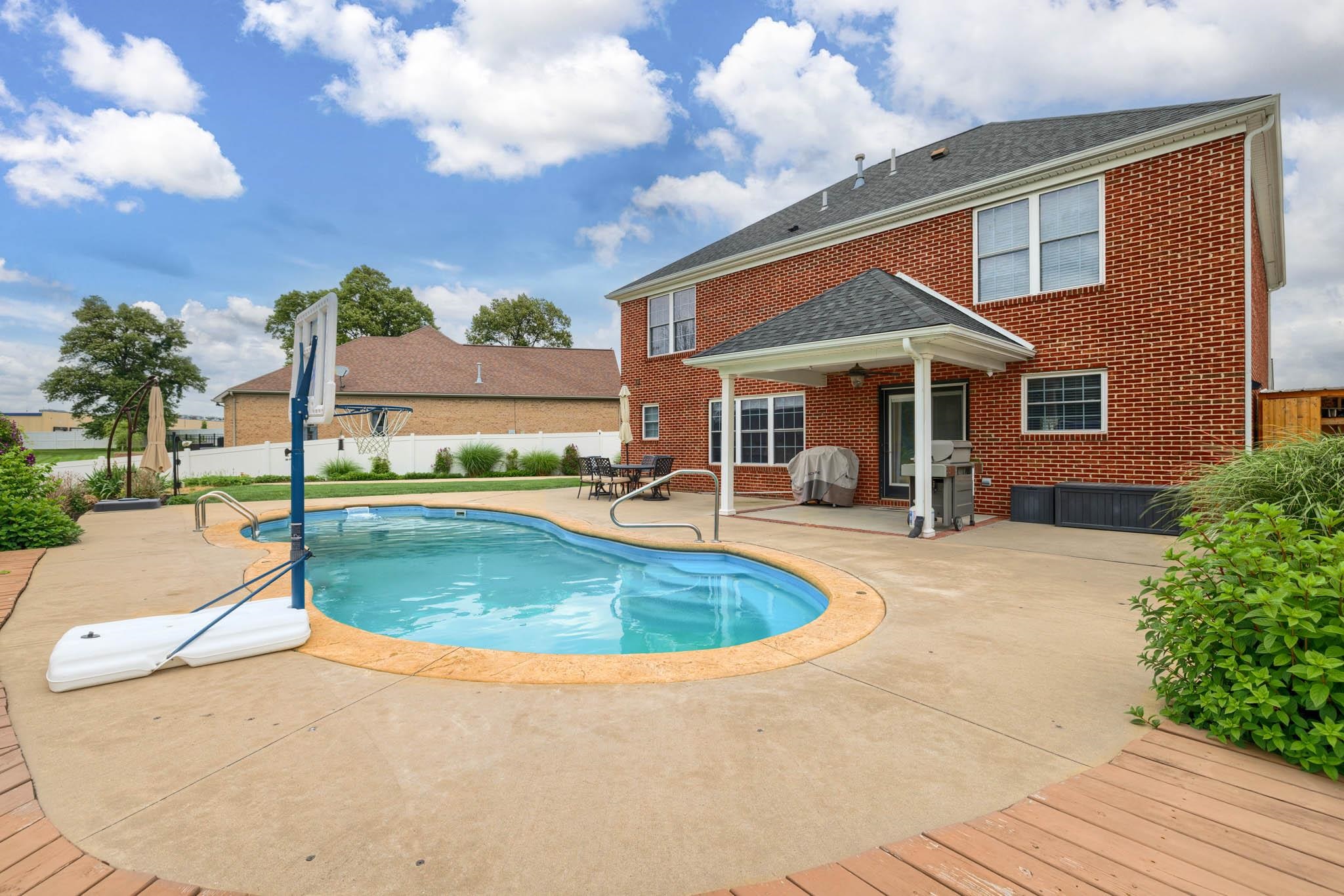 2347 Overlook Park, Owensboro, Kentucky 42303, 4 Bedrooms Bedrooms, ,2 BathroomsBathrooms,Single Family Residence,For Sale,Overlook Park,89655