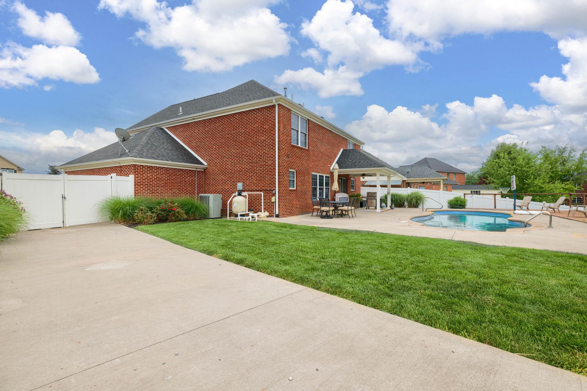 2347 Overlook Park, Owensboro, Kentucky 42303, 4 Bedrooms Bedrooms, ,2 BathroomsBathrooms,Single Family Residence,For Sale,Overlook Park,89655