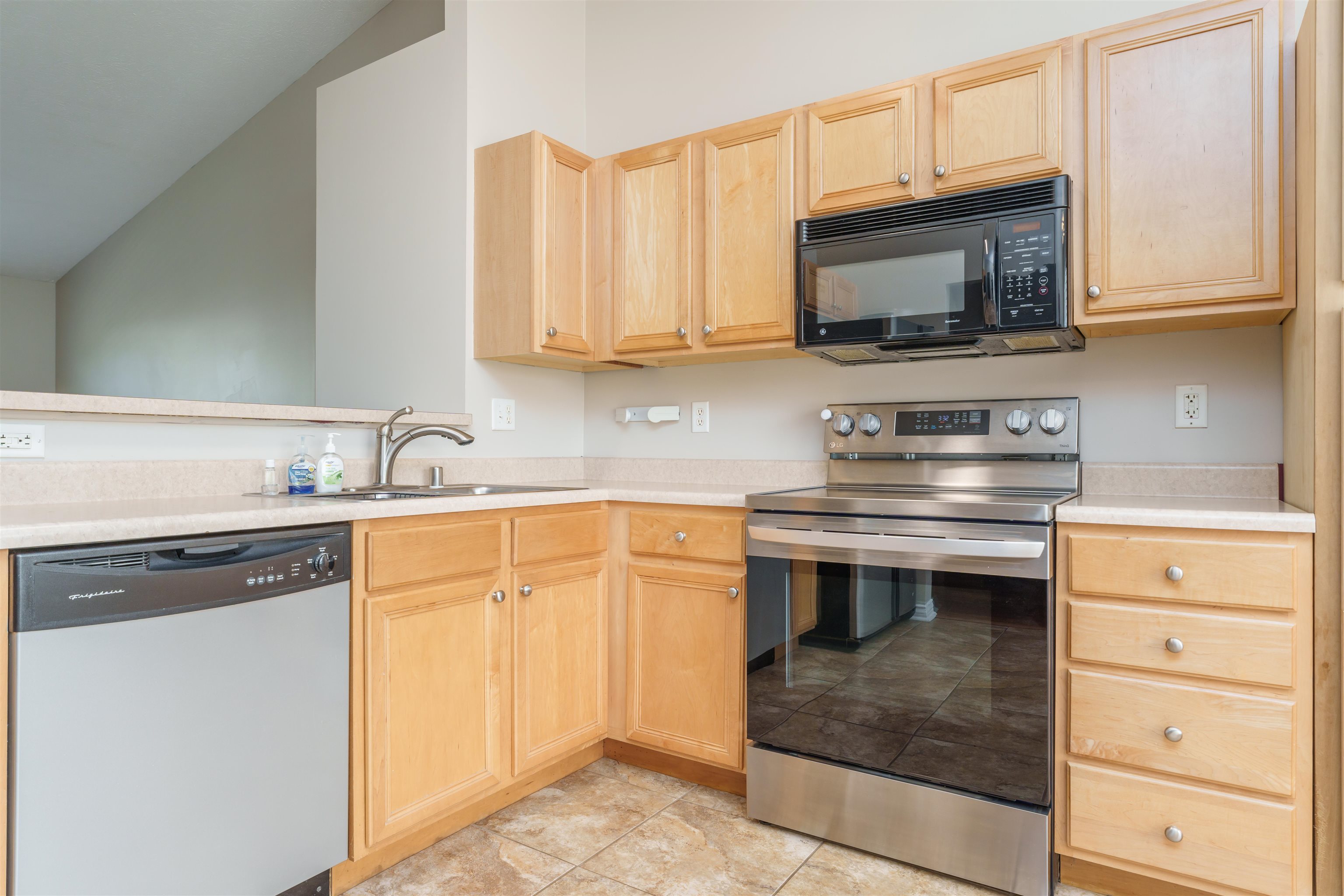 2579 Landing Terrace, Owensboro, Kentucky 42303, 3 Bedrooms Bedrooms, ,2 BathroomsBathrooms,Single Family Residence,For Sale,Landing Terrace,89657