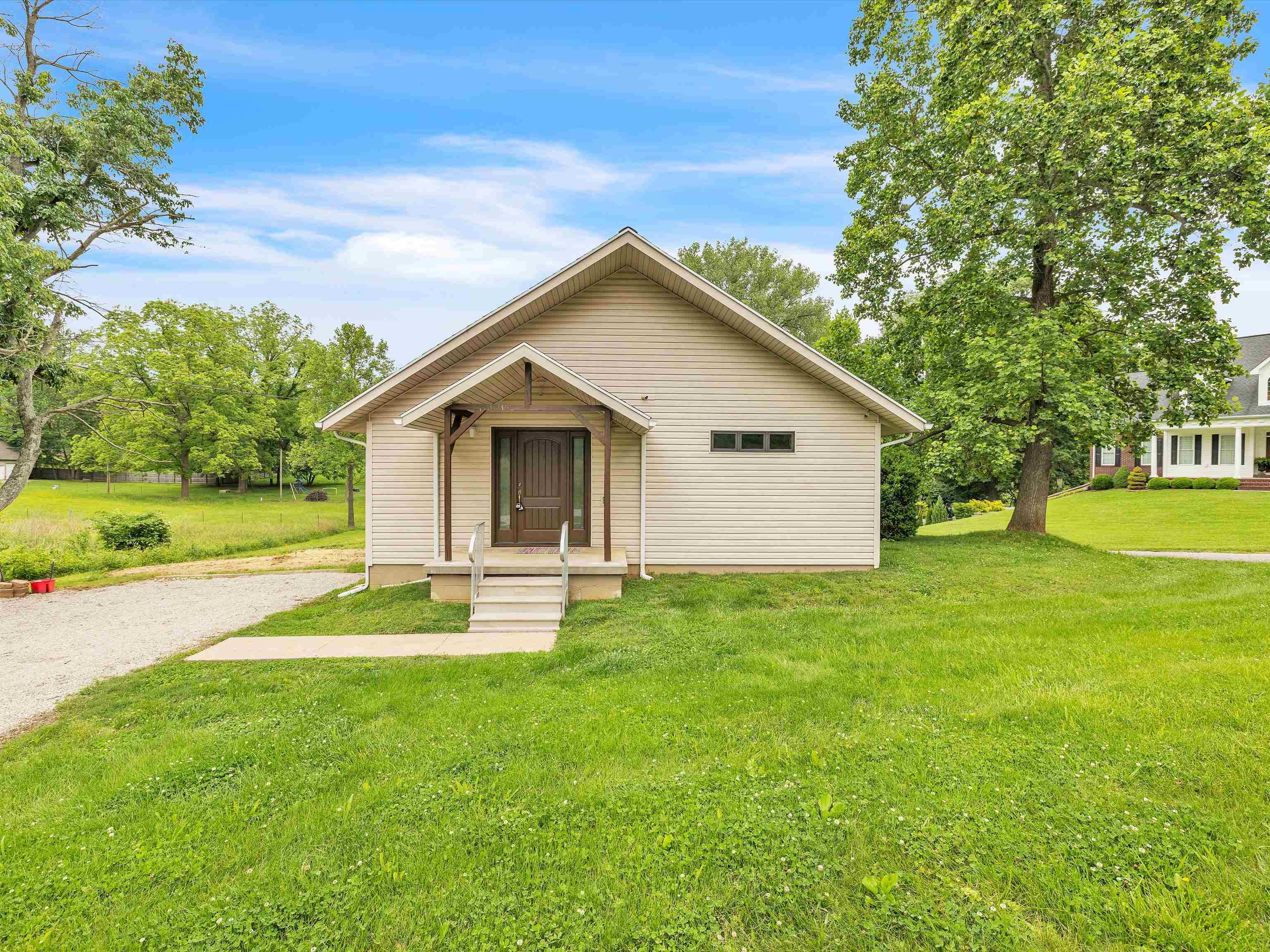 4825 Honeysuckle Lane, Owensboro, Kentucky 42303, 2 Bedrooms Bedrooms, ,1 BathroomBathrooms,Single Family Residence,For Sale,Honeysuckle Lane,89659