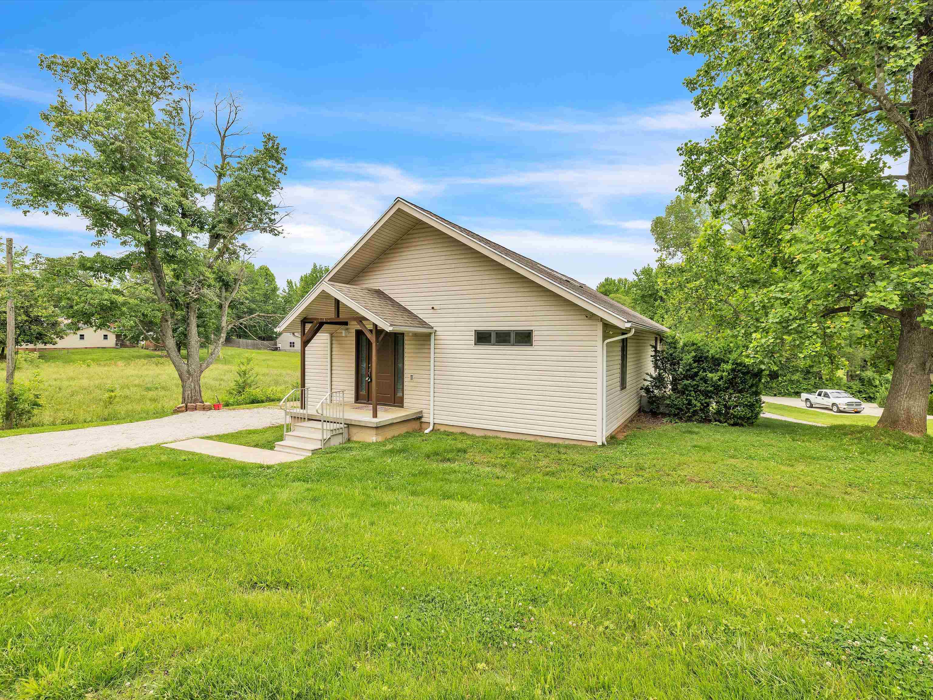 4825 Honeysuckle Lane, Owensboro, Kentucky 42303, 2 Bedrooms Bedrooms, ,1 BathroomBathrooms,Single Family Residence,For Sale,Honeysuckle Lane,89659