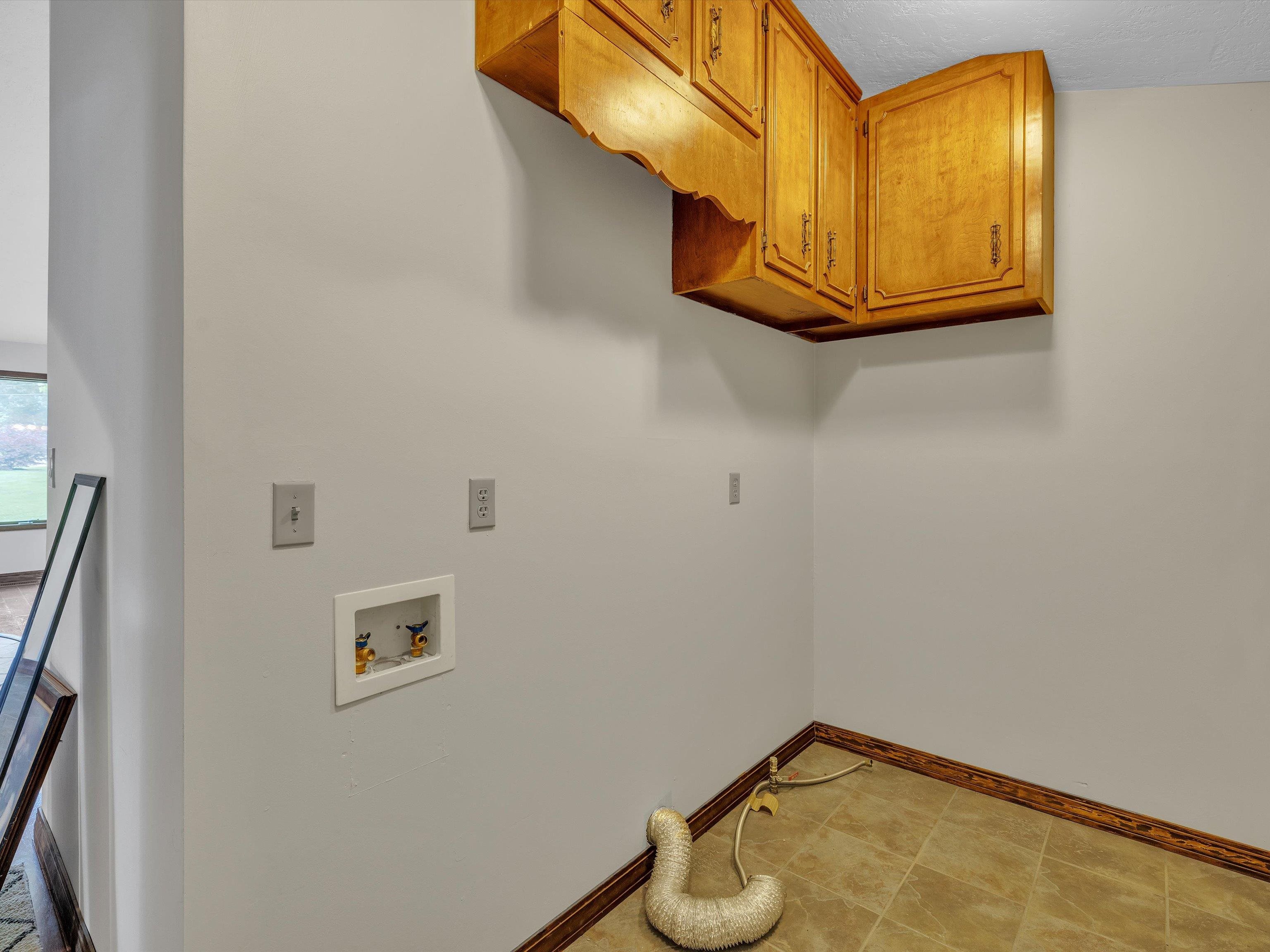 4825 Honeysuckle Lane, Owensboro, Kentucky 42303, 2 Bedrooms Bedrooms, ,1 BathroomBathrooms,Single Family Residence,For Sale,Honeysuckle Lane,89659