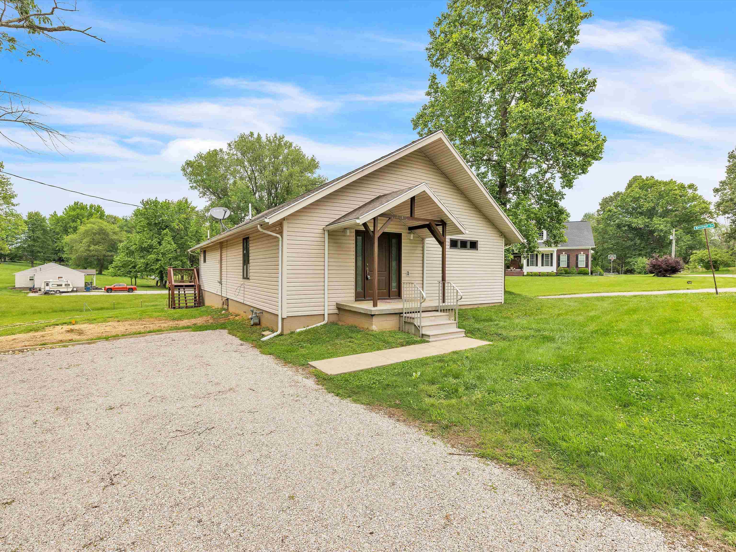 4825 Honeysuckle Lane, Owensboro, Kentucky 42303, 2 Bedrooms Bedrooms, ,1 BathroomBathrooms,Single Family Residence,For Sale,Honeysuckle Lane,89659