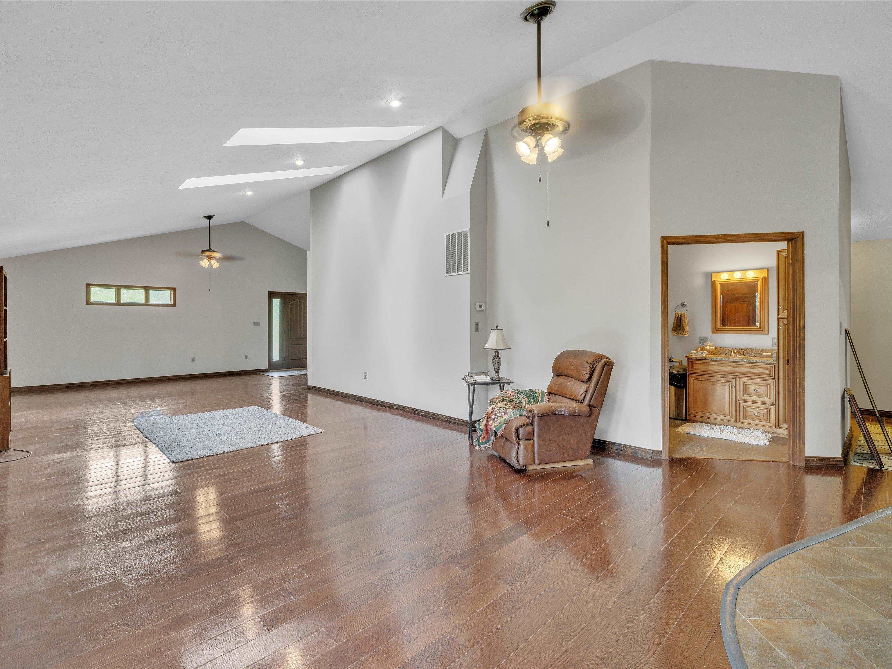 4825 Honeysuckle Lane, Owensboro, Kentucky 42303, 2 Bedrooms Bedrooms, ,1 BathroomBathrooms,Single Family Residence,For Sale,Honeysuckle Lane,89659