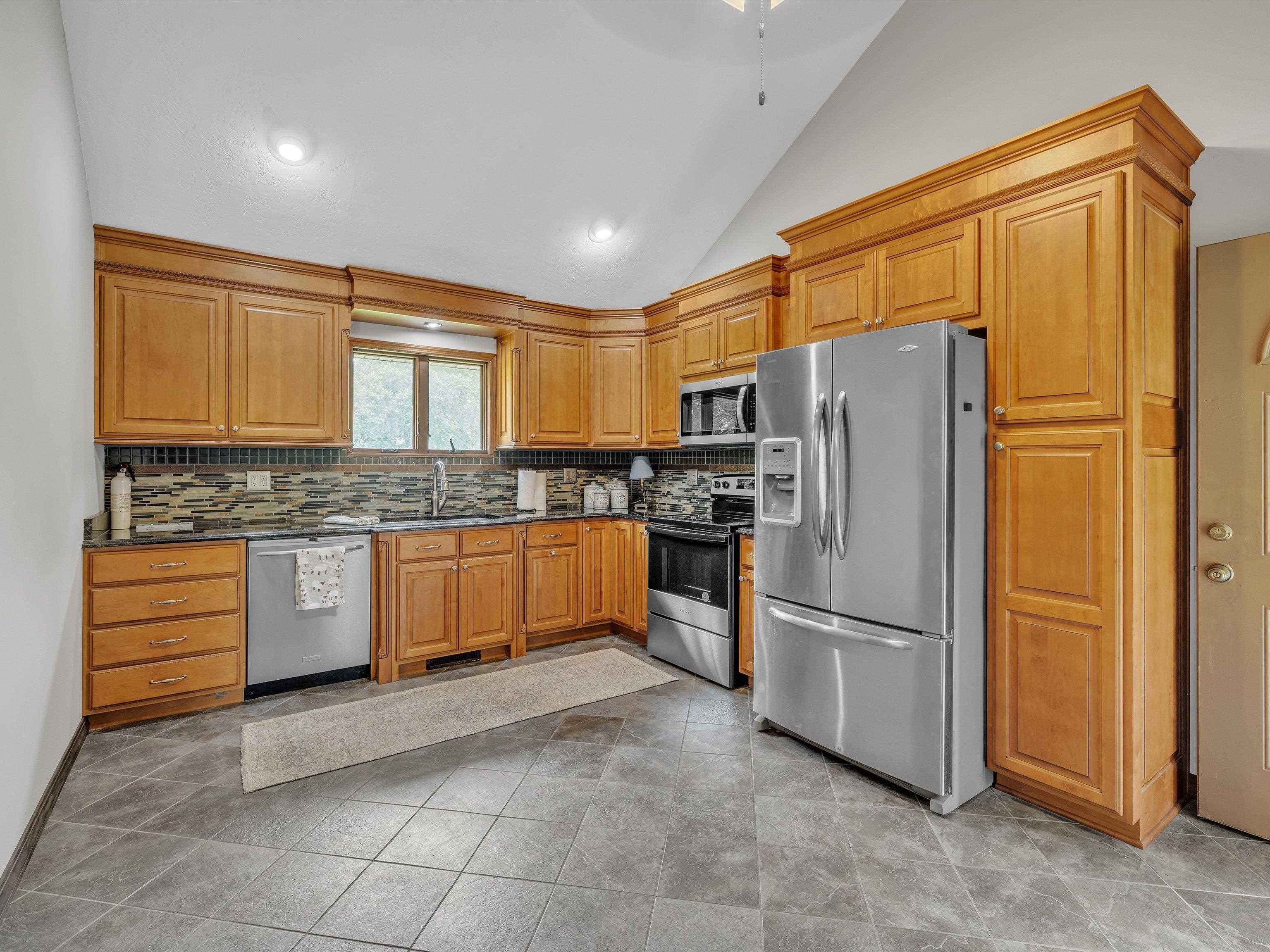 4825 Honeysuckle Lane, Owensboro, Kentucky 42303, 2 Bedrooms Bedrooms, ,1 BathroomBathrooms,Single Family Residence,For Sale,Honeysuckle Lane,89659