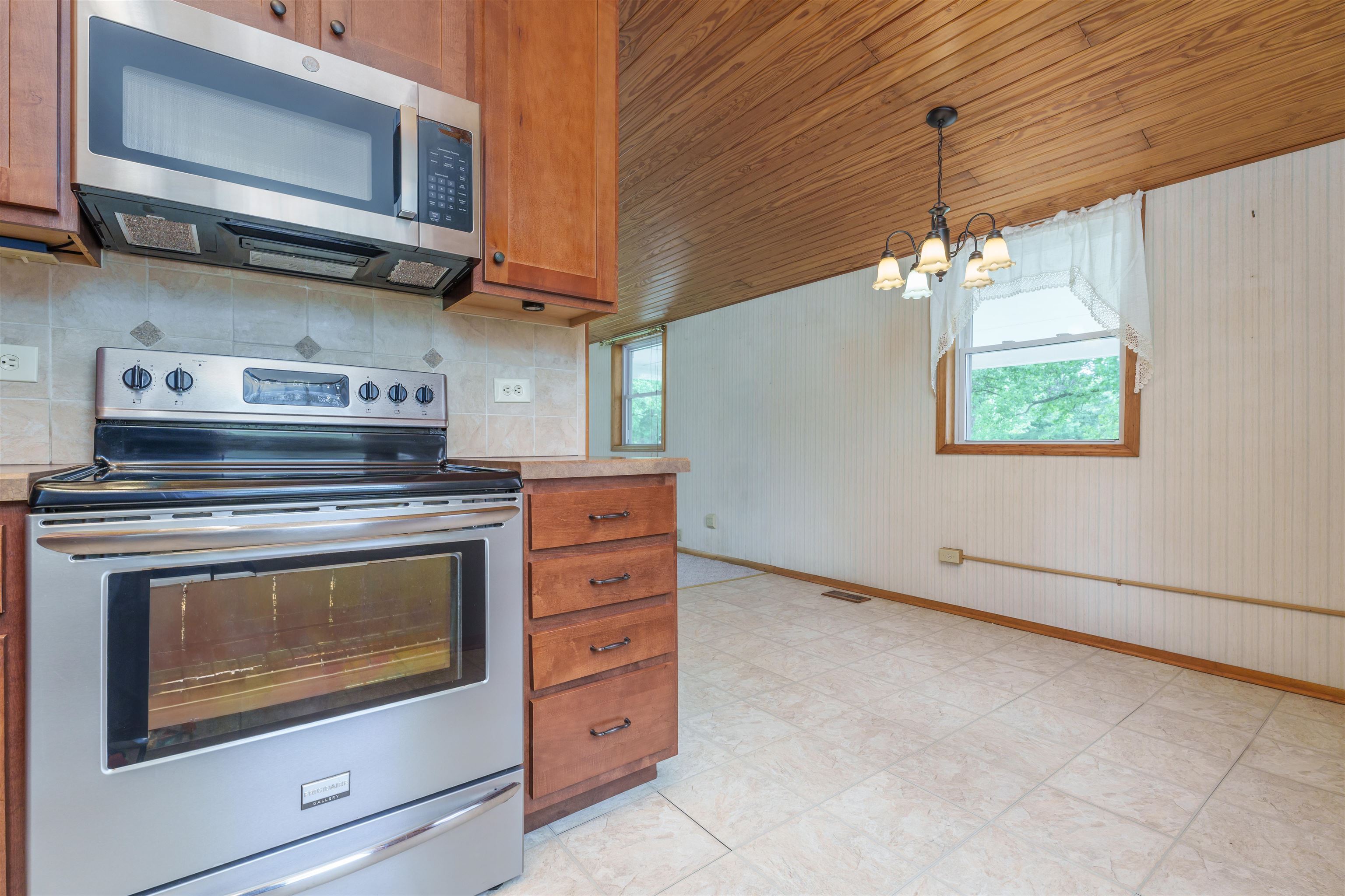 1727 Fayette Drive, Owensboro, Kentucky 42303, 3 Bedrooms Bedrooms, ,1 BathroomBathrooms,Single Family Residence,For Sale,Fayette Drive,89660